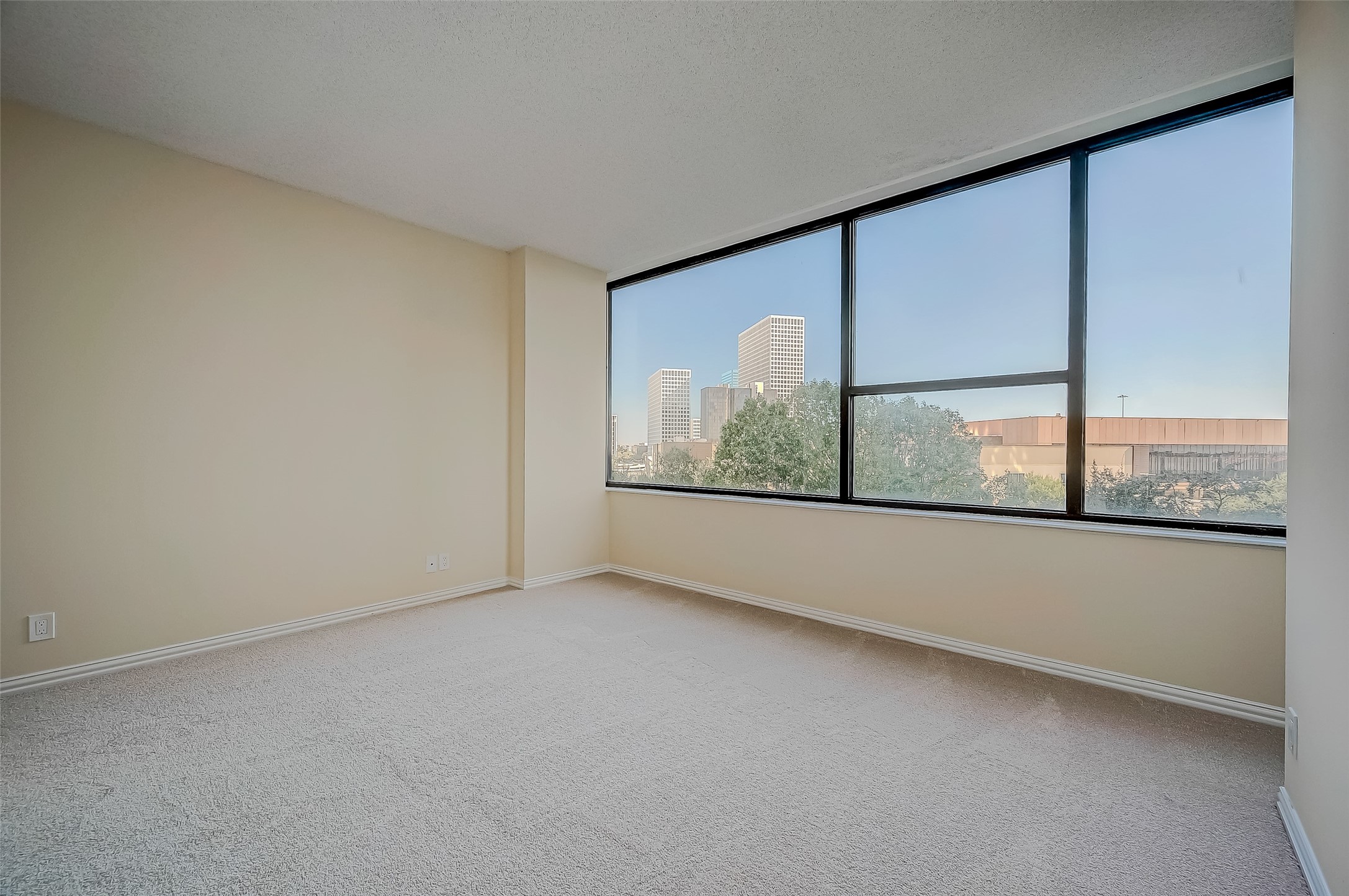 14 Greenway Plaza 6p Property Photo 18