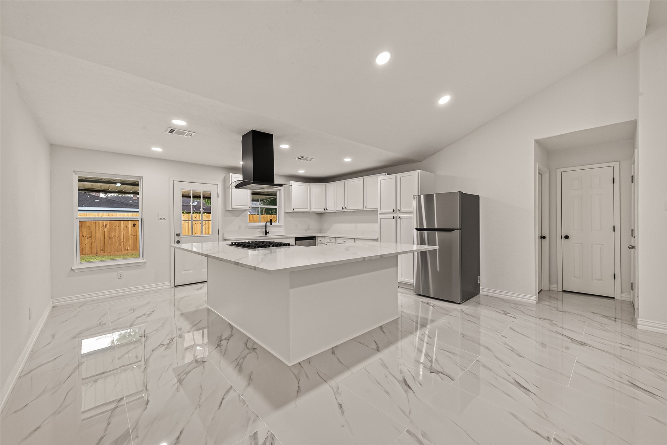 11434 Sharpview Drive Property Photo 11
