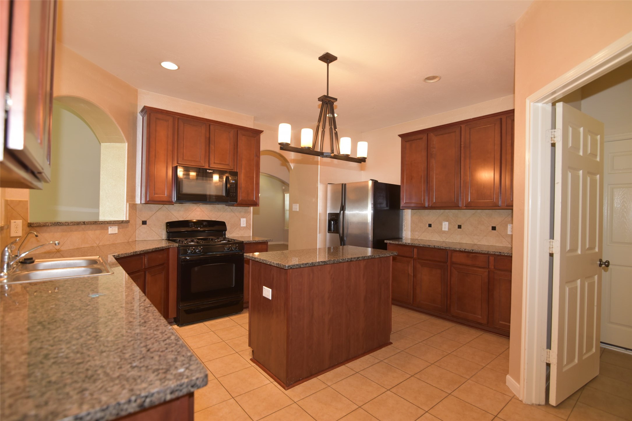 7927 Cardinal Landing Lane Property Photo 1