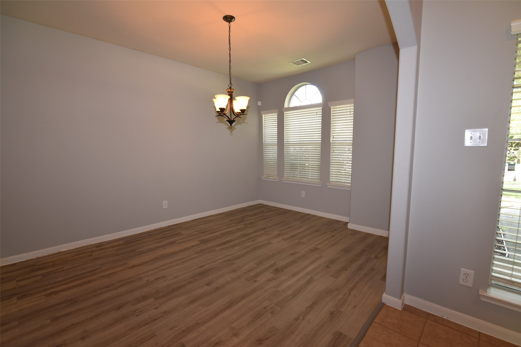 7927 Cardinal Landing Lane Property Photo 3