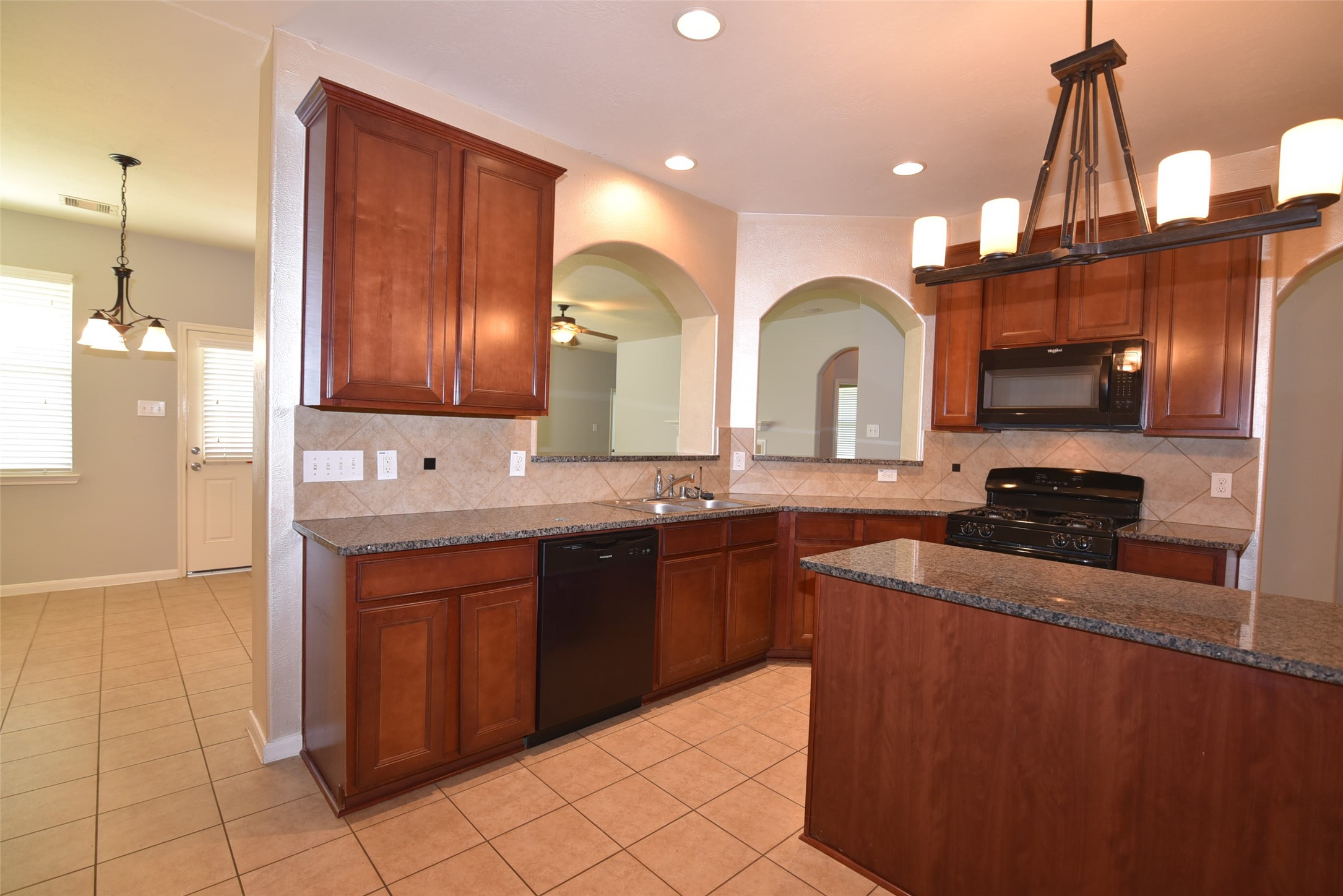 7927 Cardinal Landing Lane Property Photo 4