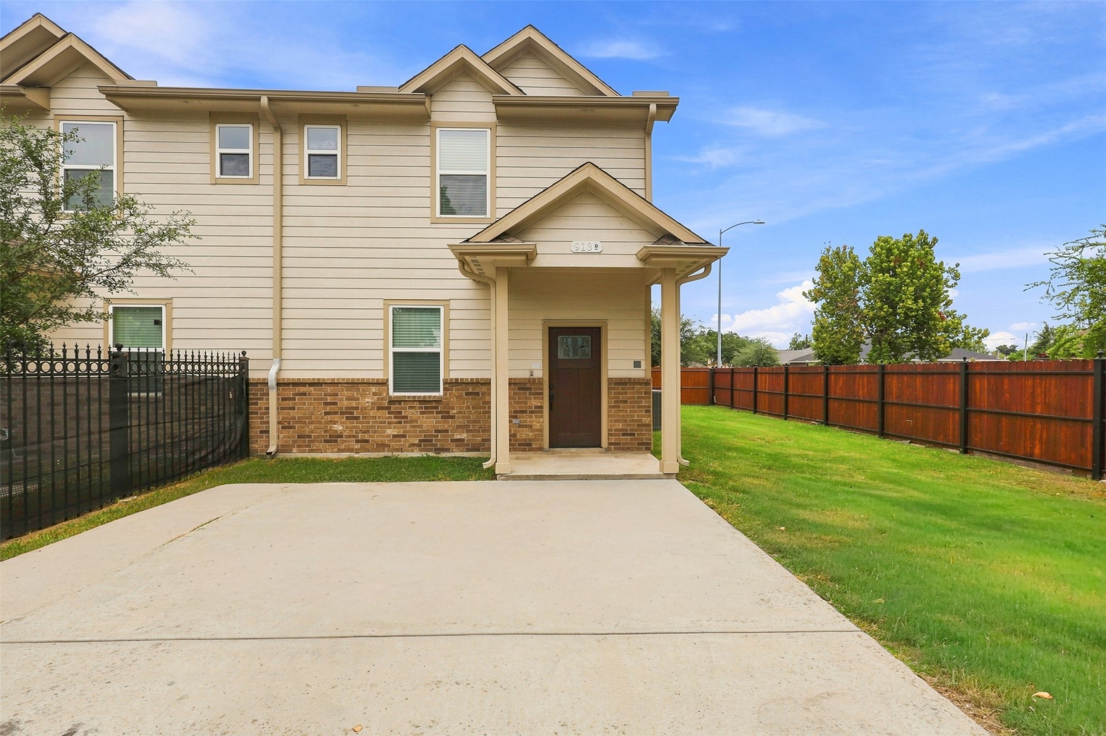 913 Turner Drive B Property Photo 1