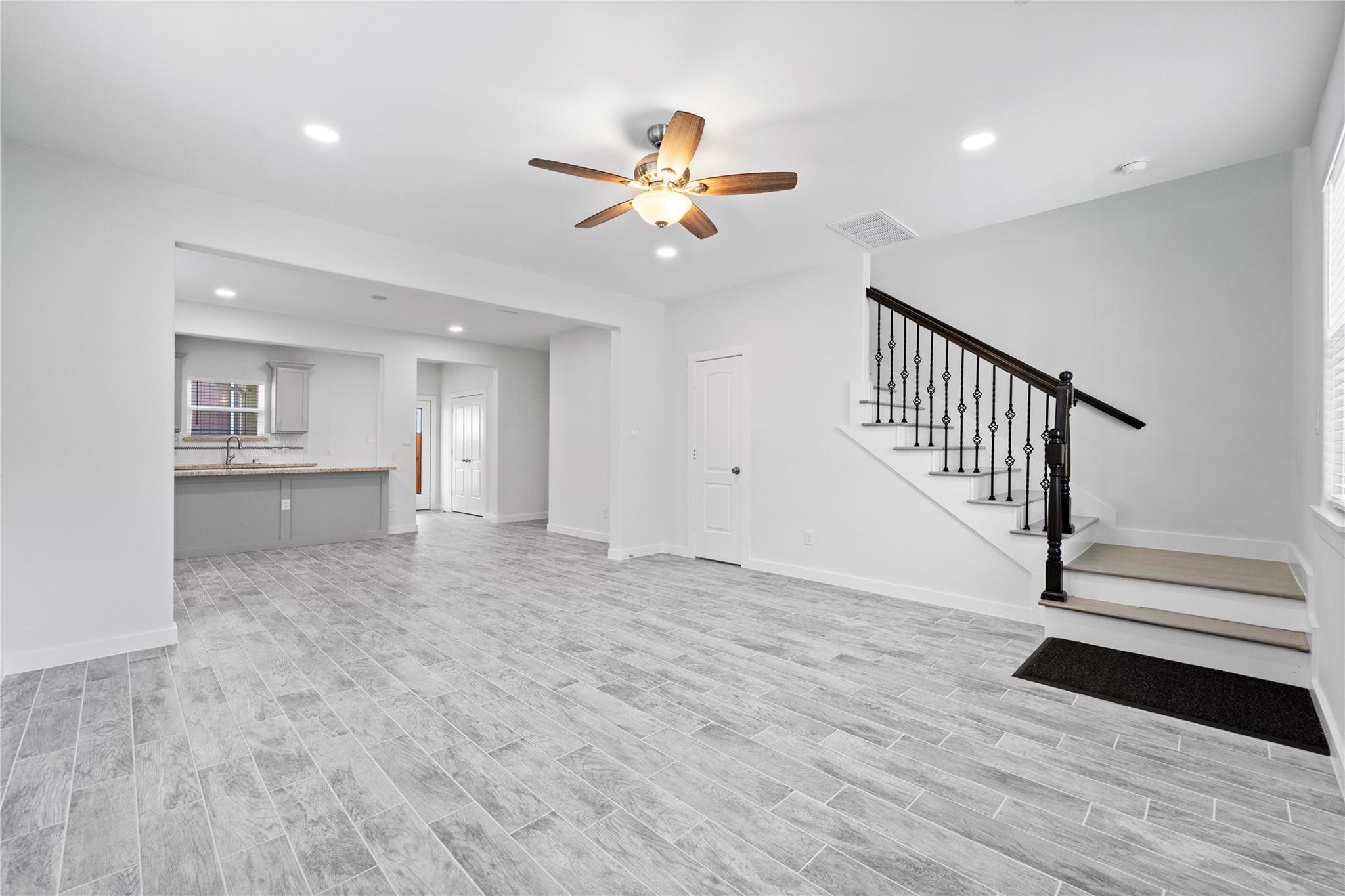 913 Turner Drive B Property Photo 3