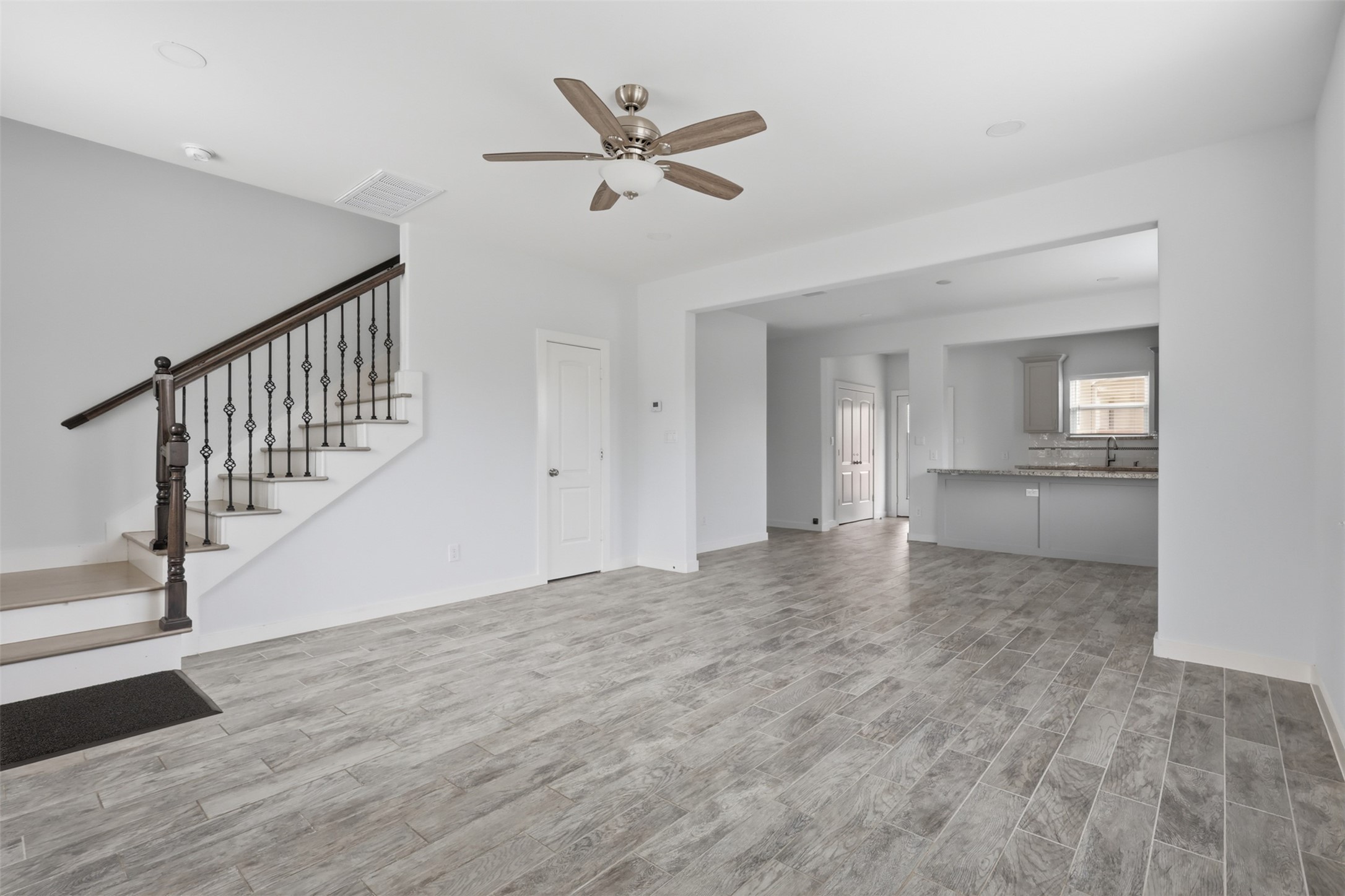 913 Turner Drive B Property Photo 4