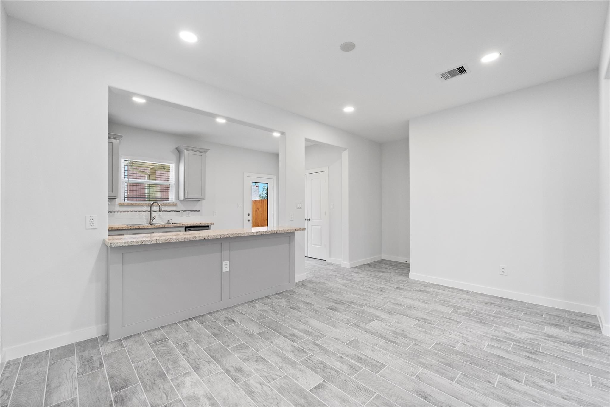 913 Turner Drive B Property Photo 6