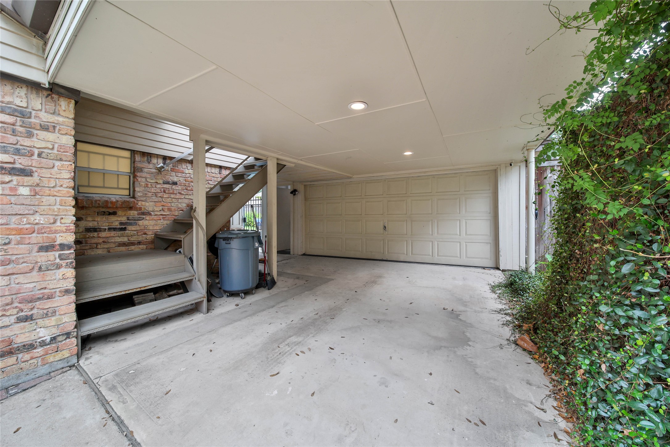 1030 Chantilly Lane Property Photo 39