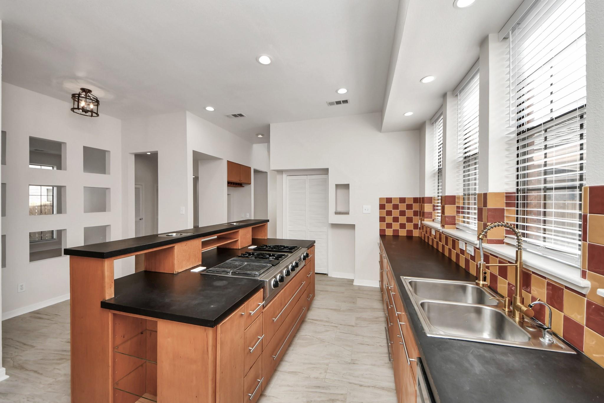 9803 Sage Lee Drive, Houston Tx 77089 Property Photo 14