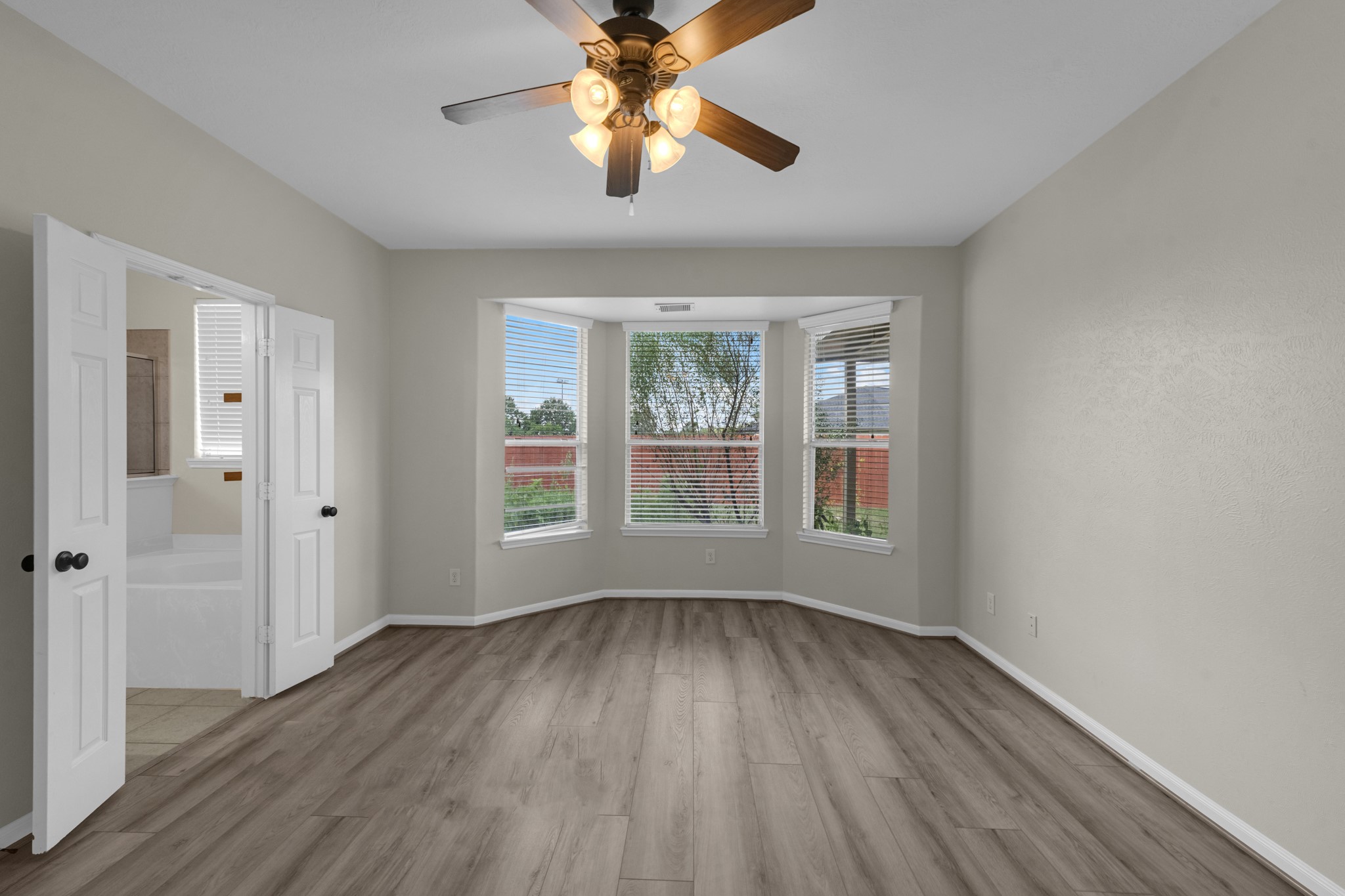 1922 Vale Haven Drive Property Photo 6