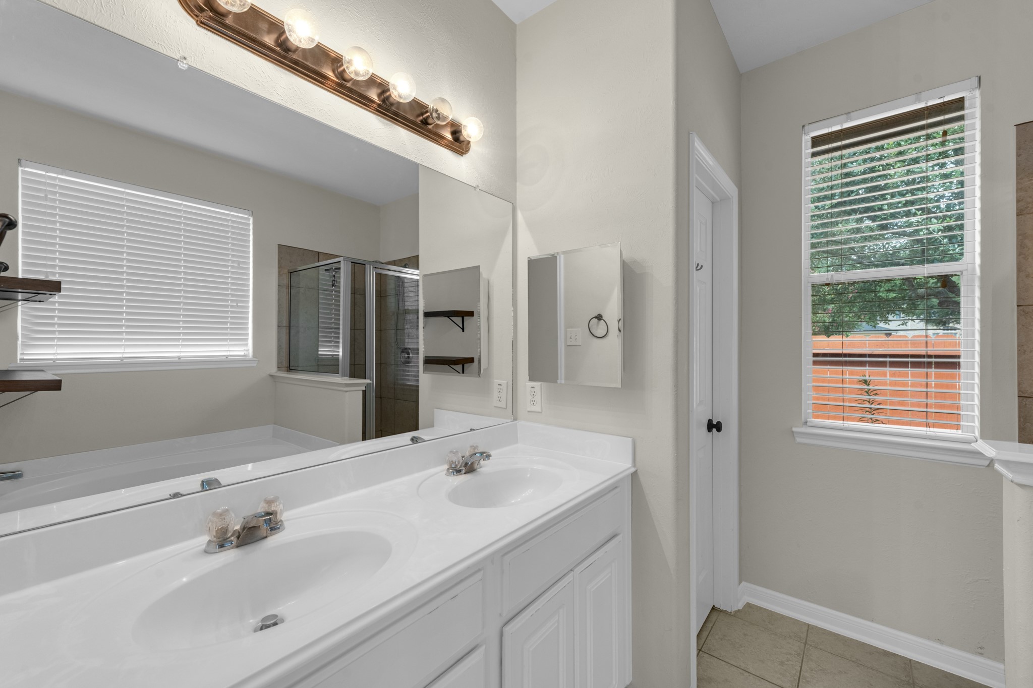 1922 Vale Haven Drive Property Photo 8