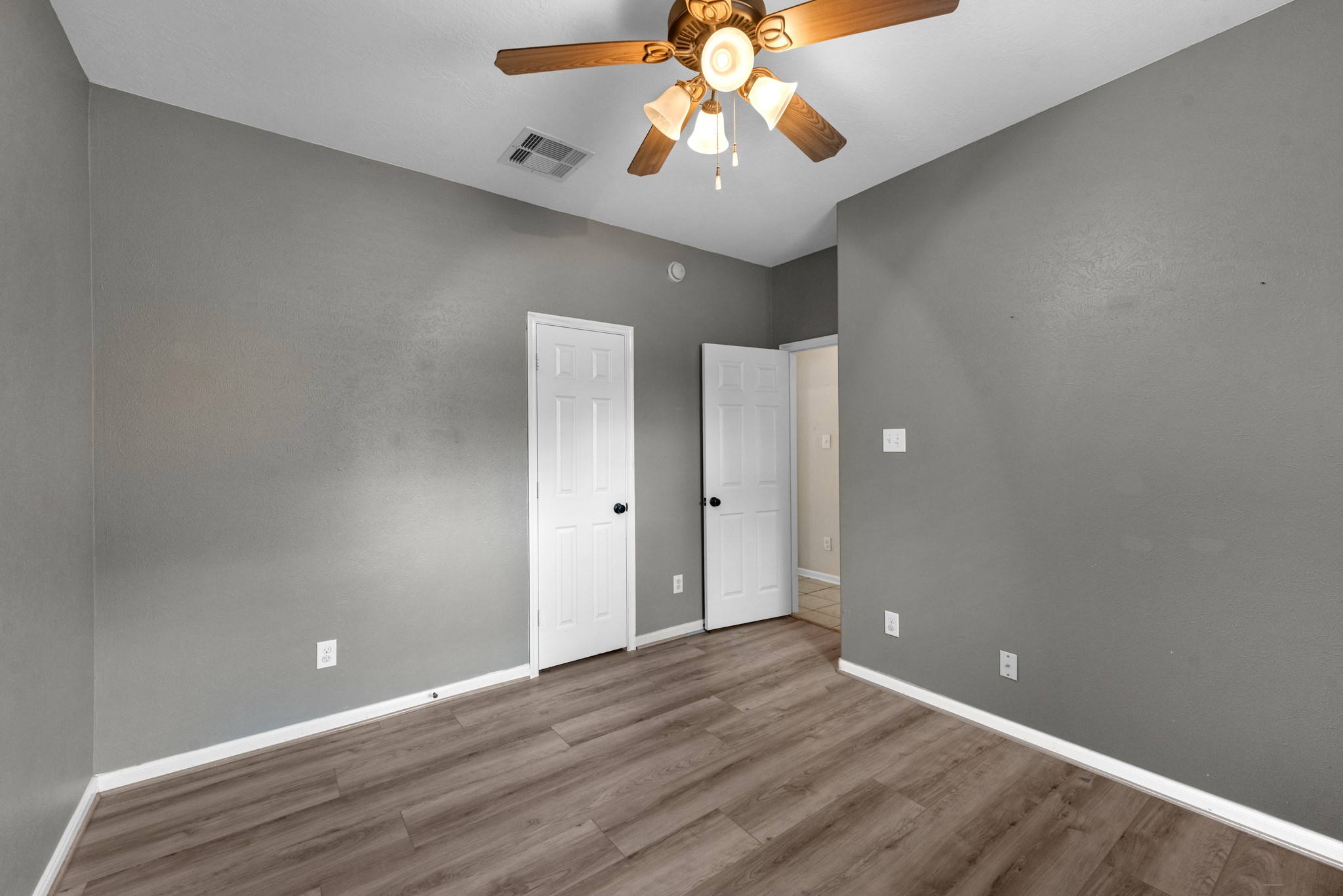 1922 Vale Haven Drive Property Photo 13