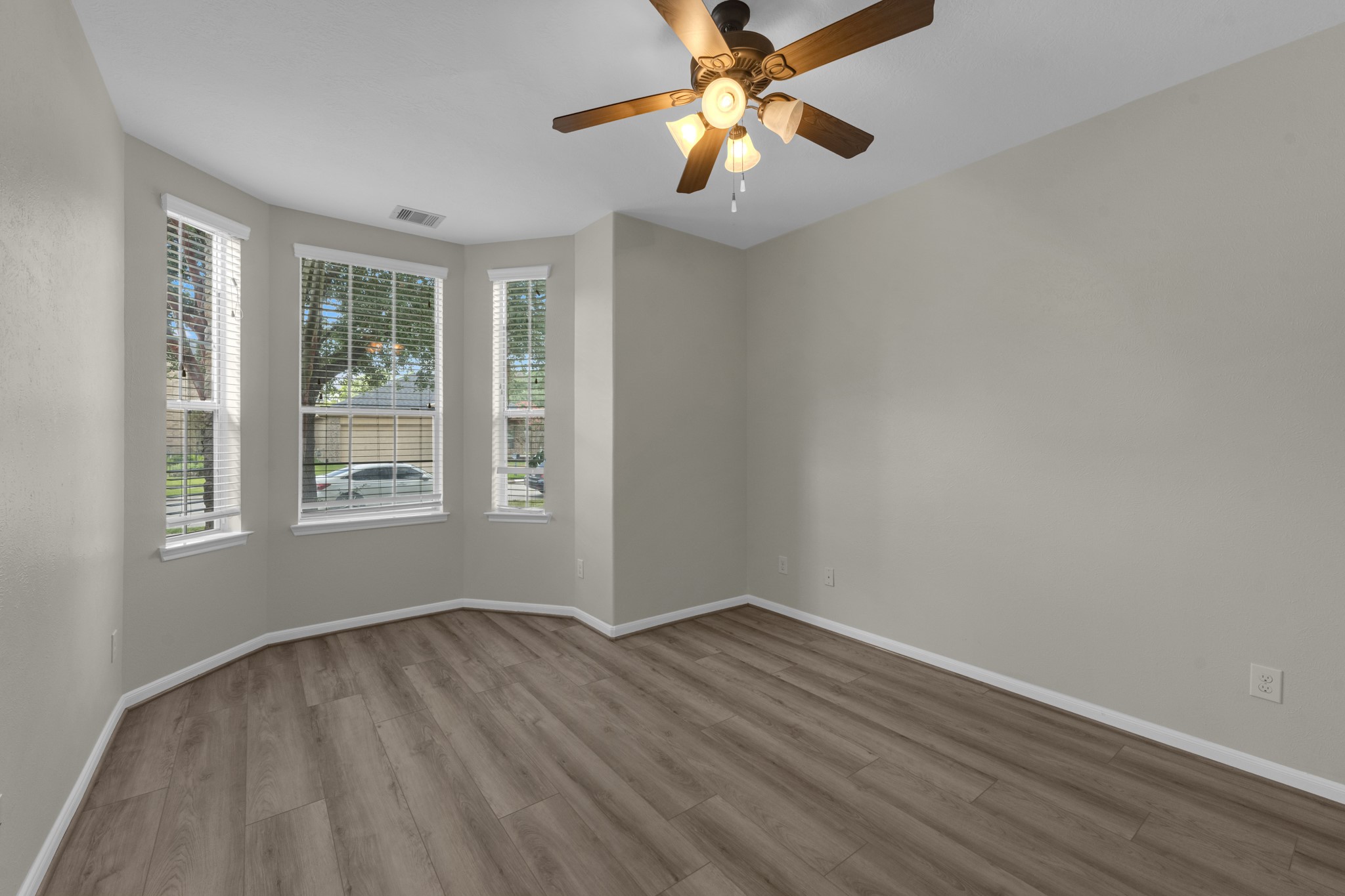 1922 Vale Haven Drive Property Photo 15