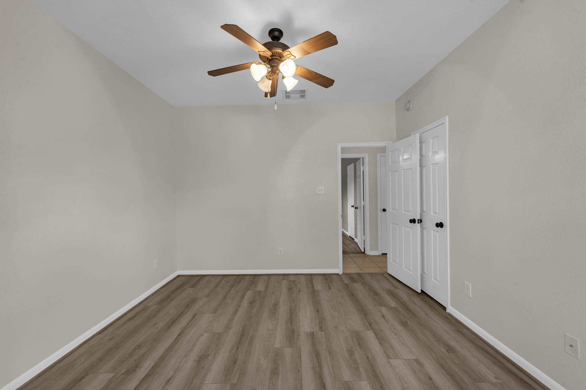 1922 Vale Haven Drive Property Photo 16