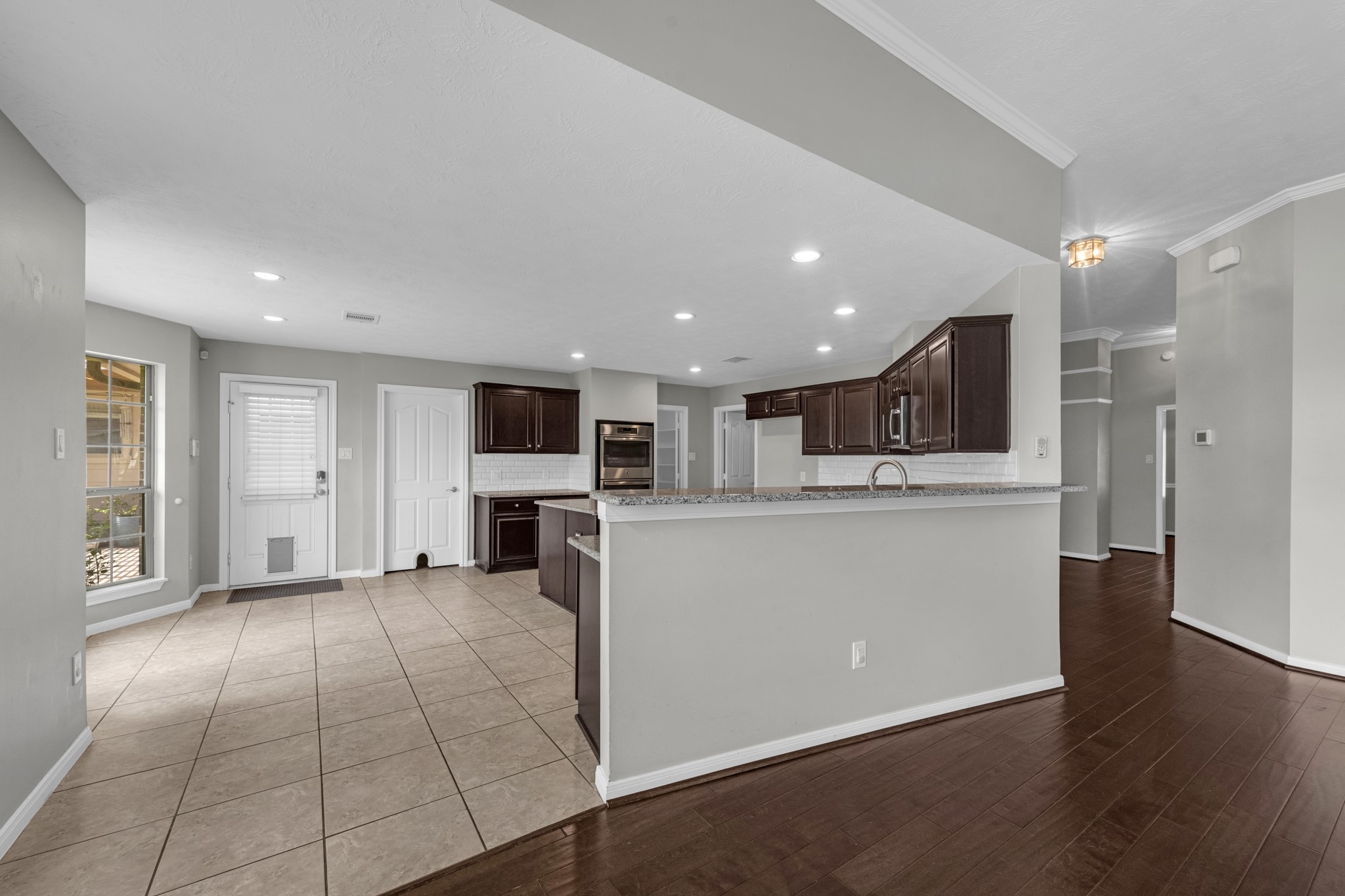 6606 Granbury Road Property Photo 14