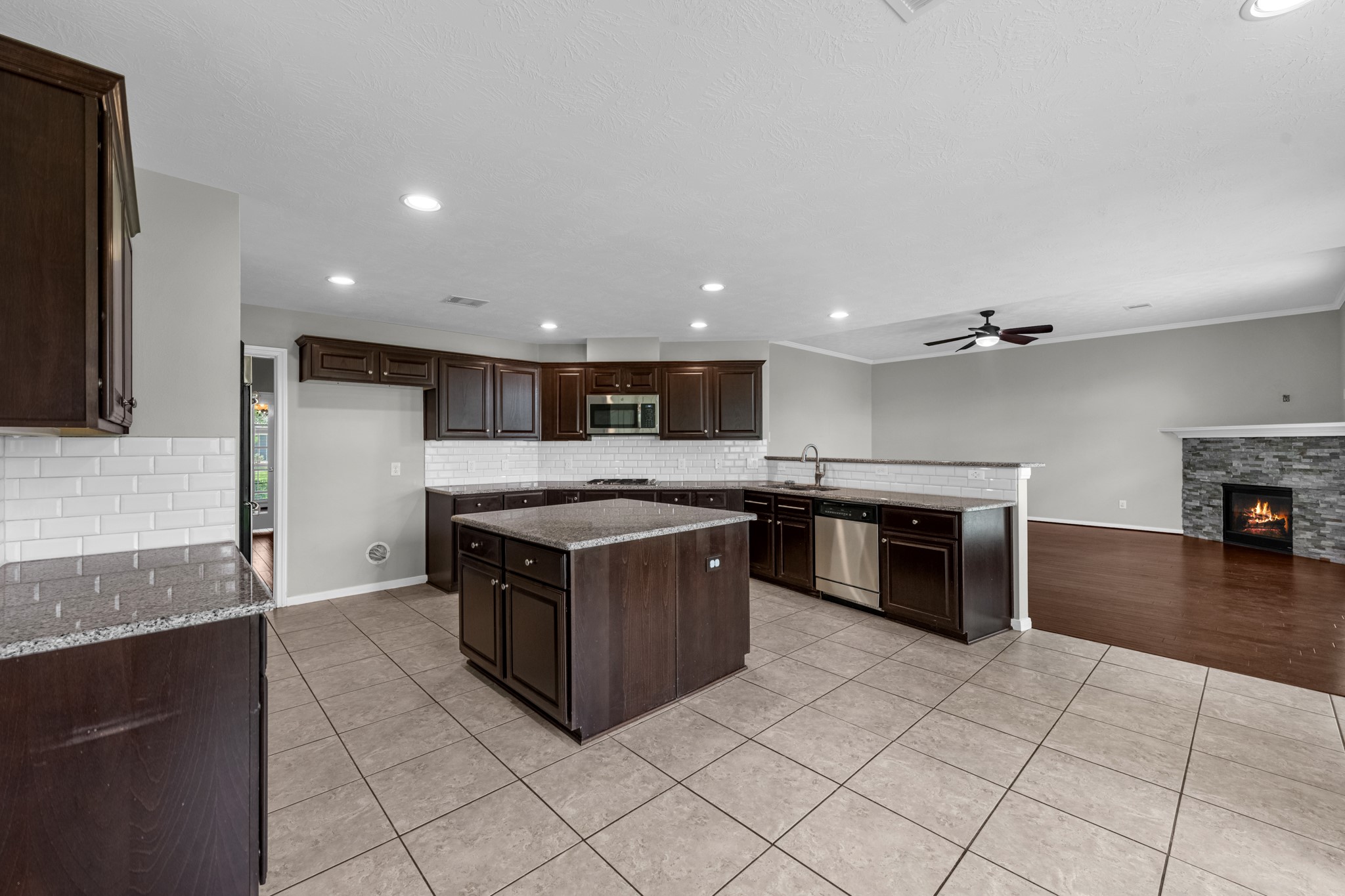 6606 Granbury Road Property Photo 16