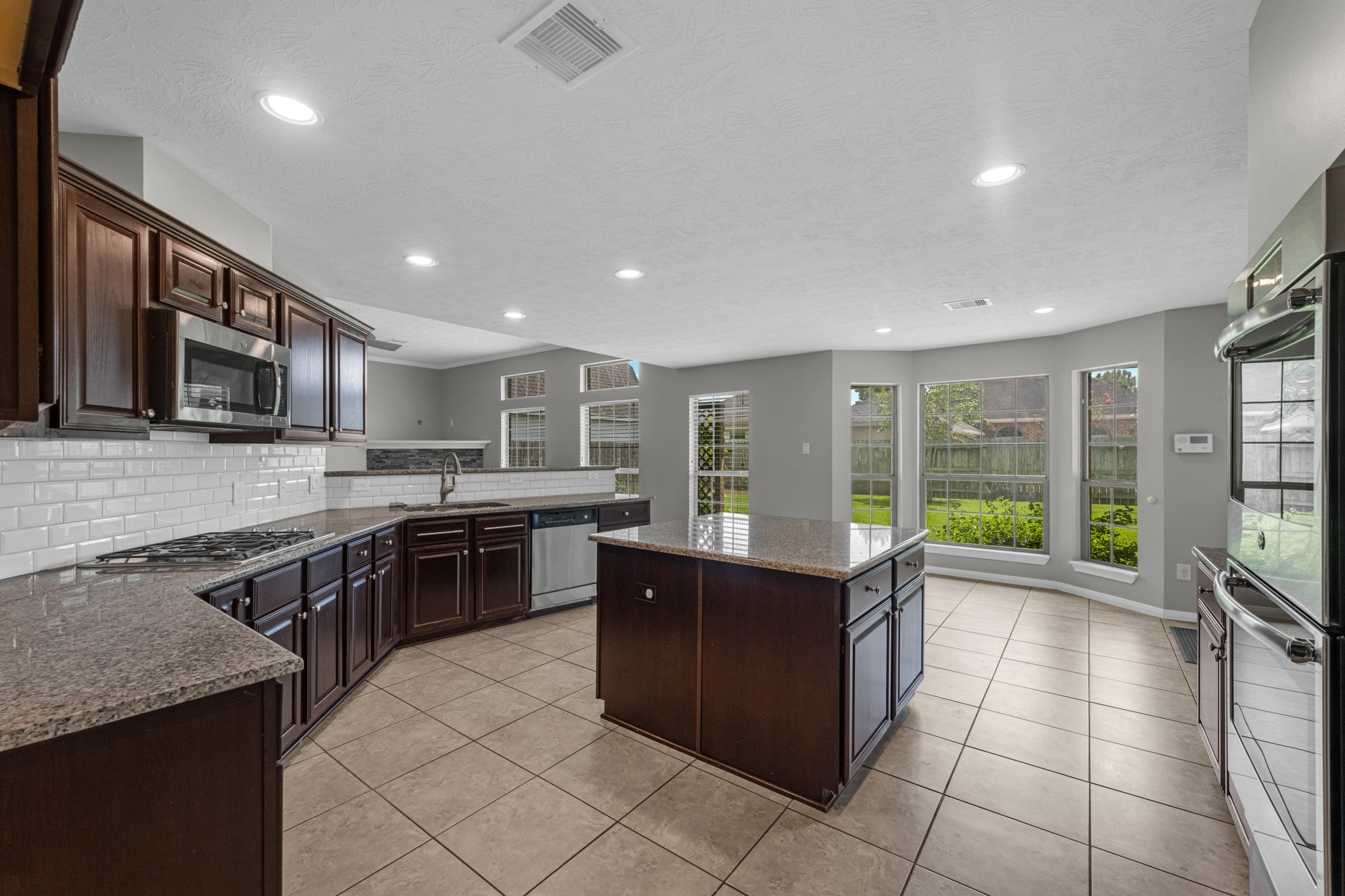 6606 Granbury Road Property Photo 17