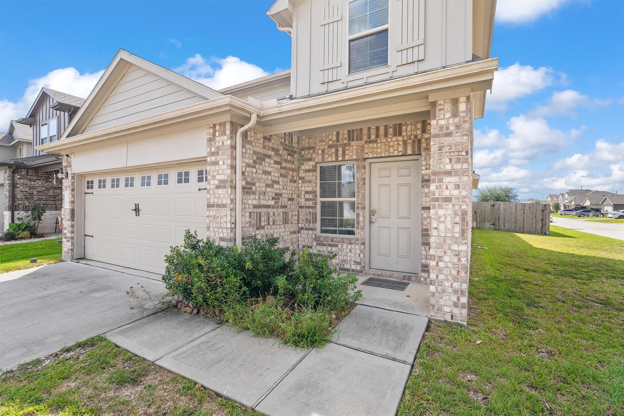 16902 Rich Pines Drive Property Photo 4