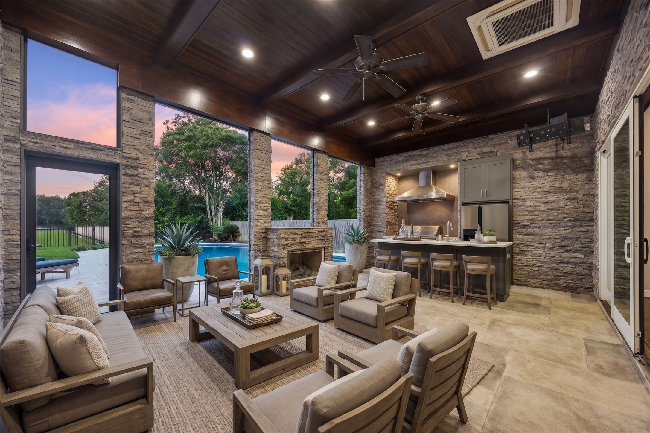 3117 E Elm Circle