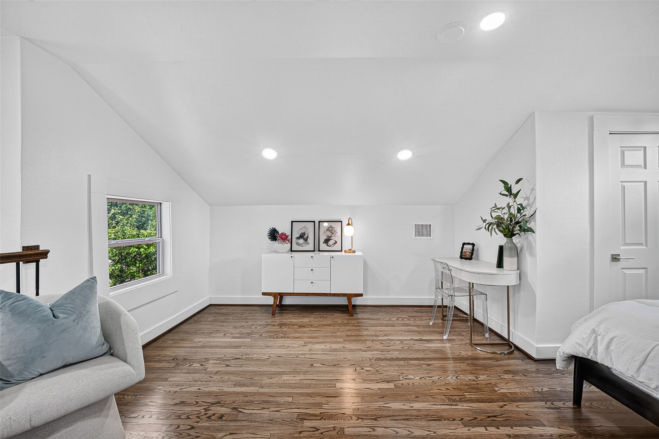 904 Arlington Street Property Photo 35