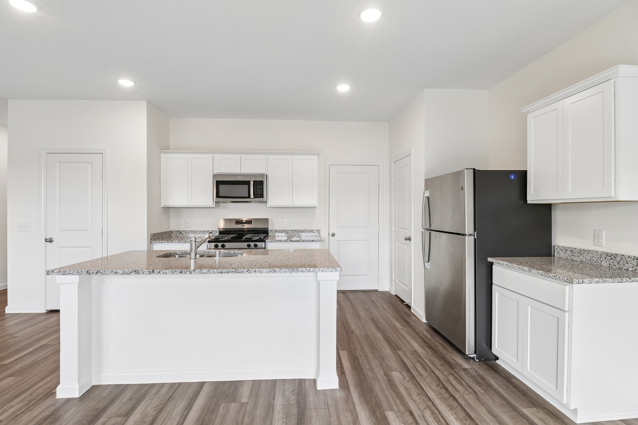 15903 Manor Cove Lane Property Photo 2