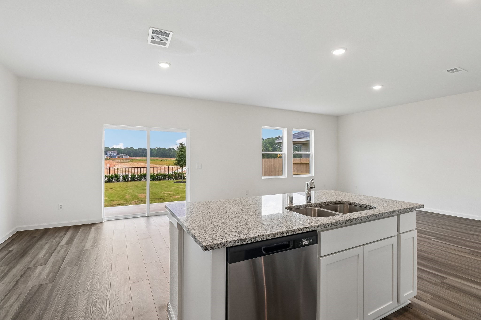 15903 Manor Cove Lane Property Photo 4