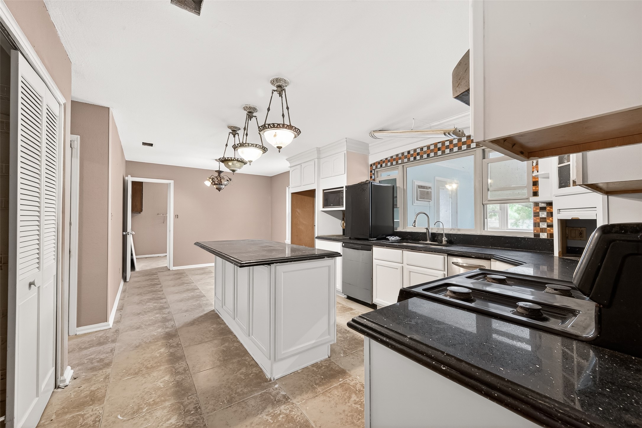 1 Shantilly Lane Property Photo 10