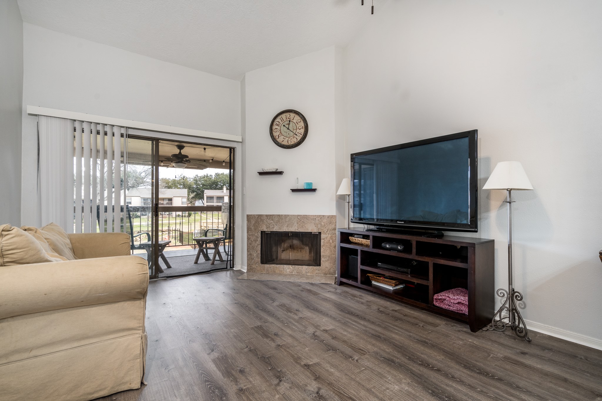 203 Lakeview Terrace B Property Photo 3