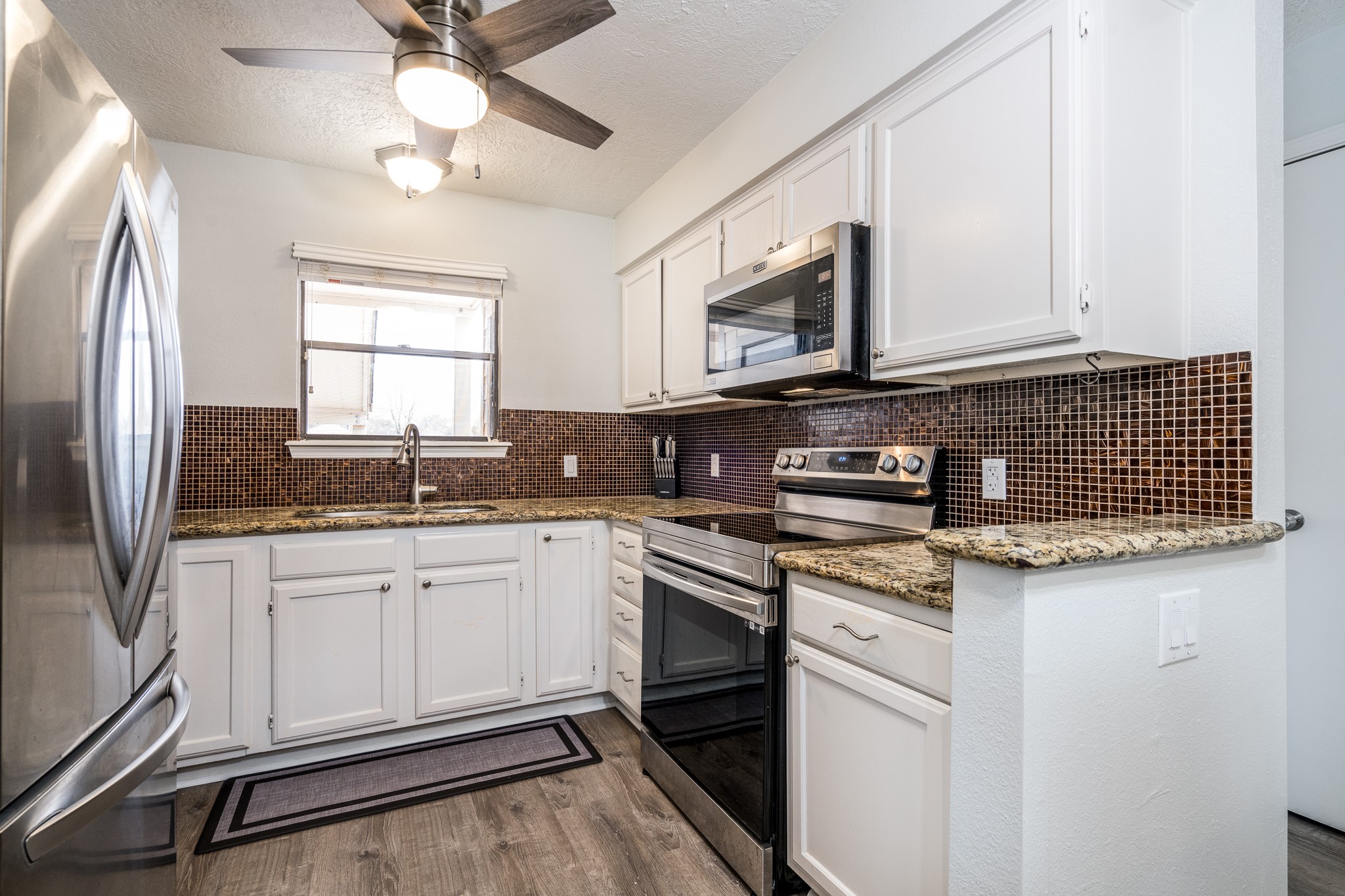203 Lakeview Terrace B Property Photo 17