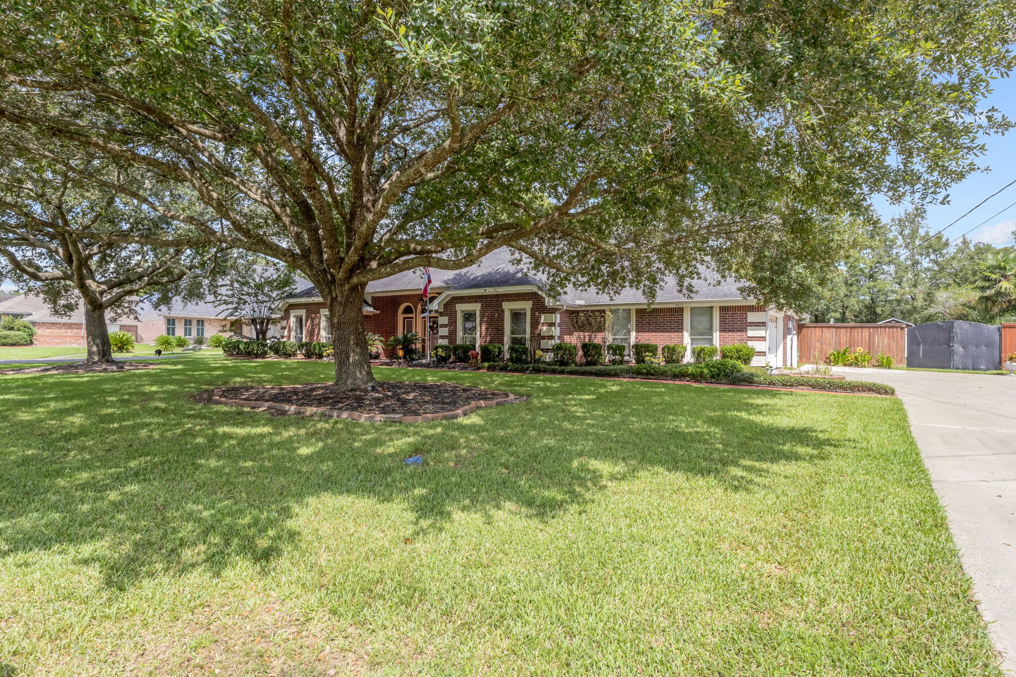 1100 Dawnwood Property Photo 2