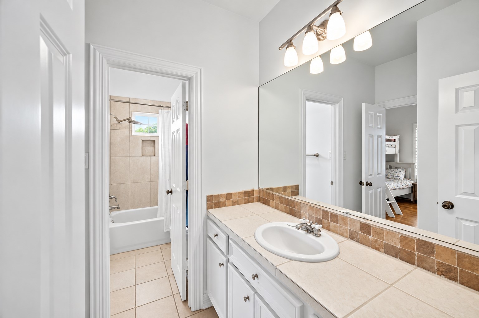 4021 Glenshire Street Property Photo 34
