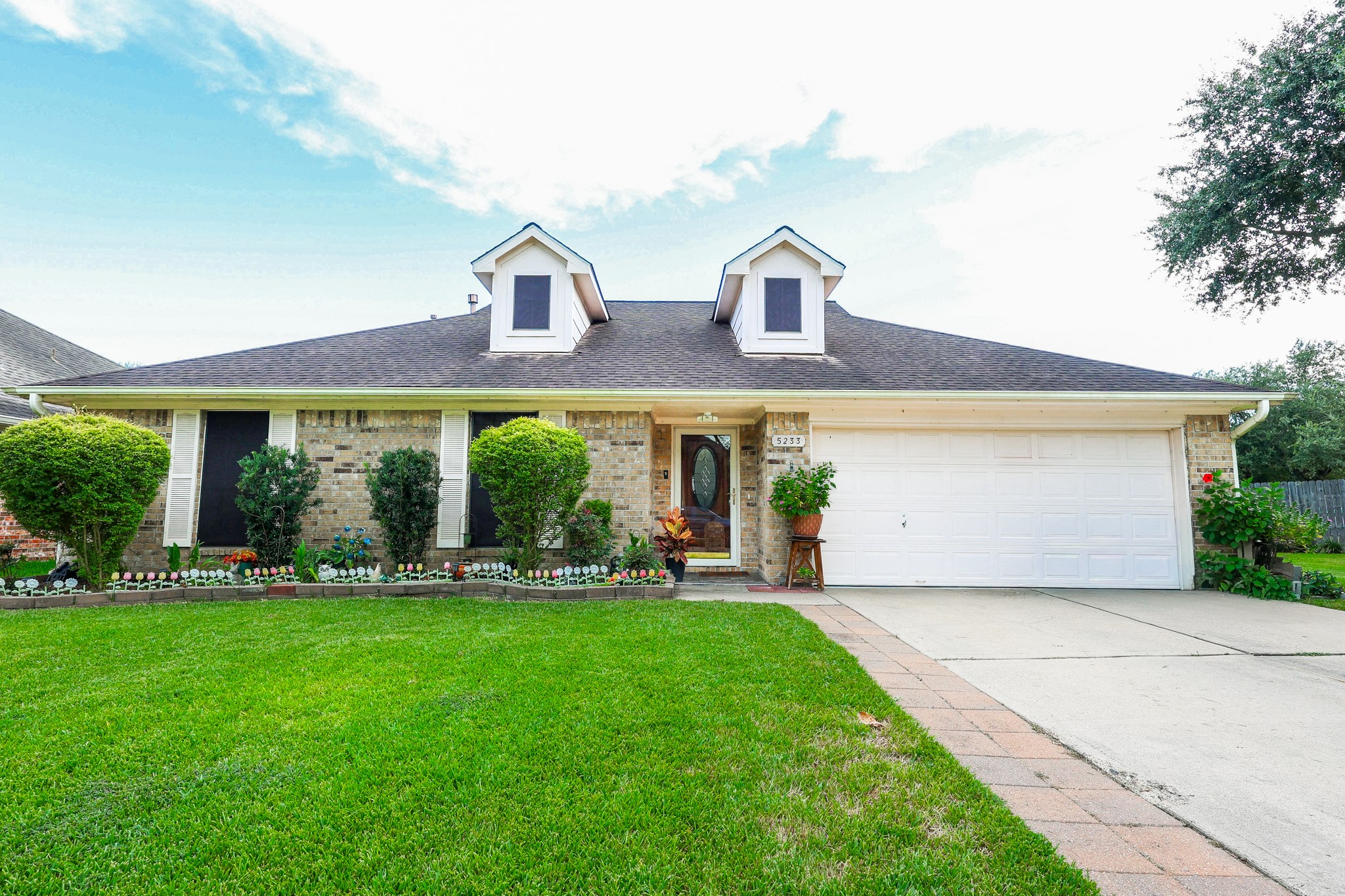 5233 Ridgecrest Drive Property Photo 1