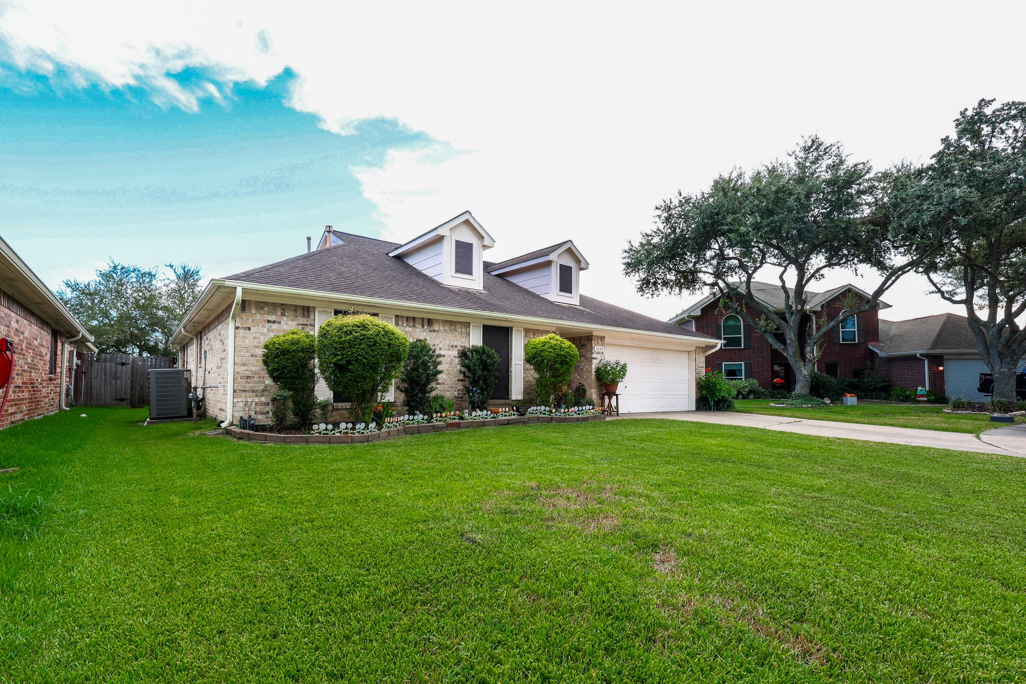 5233 Ridgecrest Drive Property Photo 4