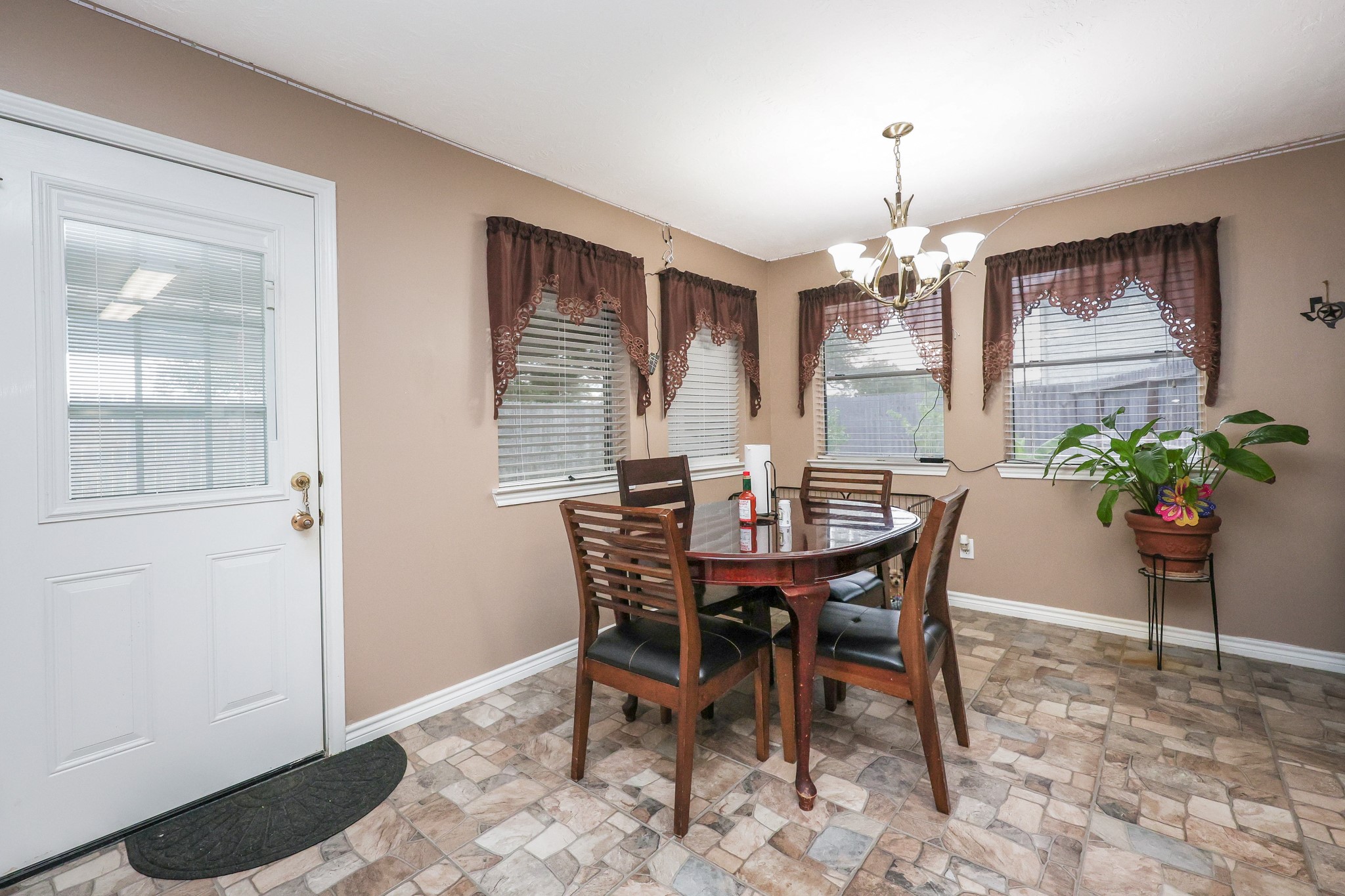 5233 Ridgecrest Drive Property Photo 14