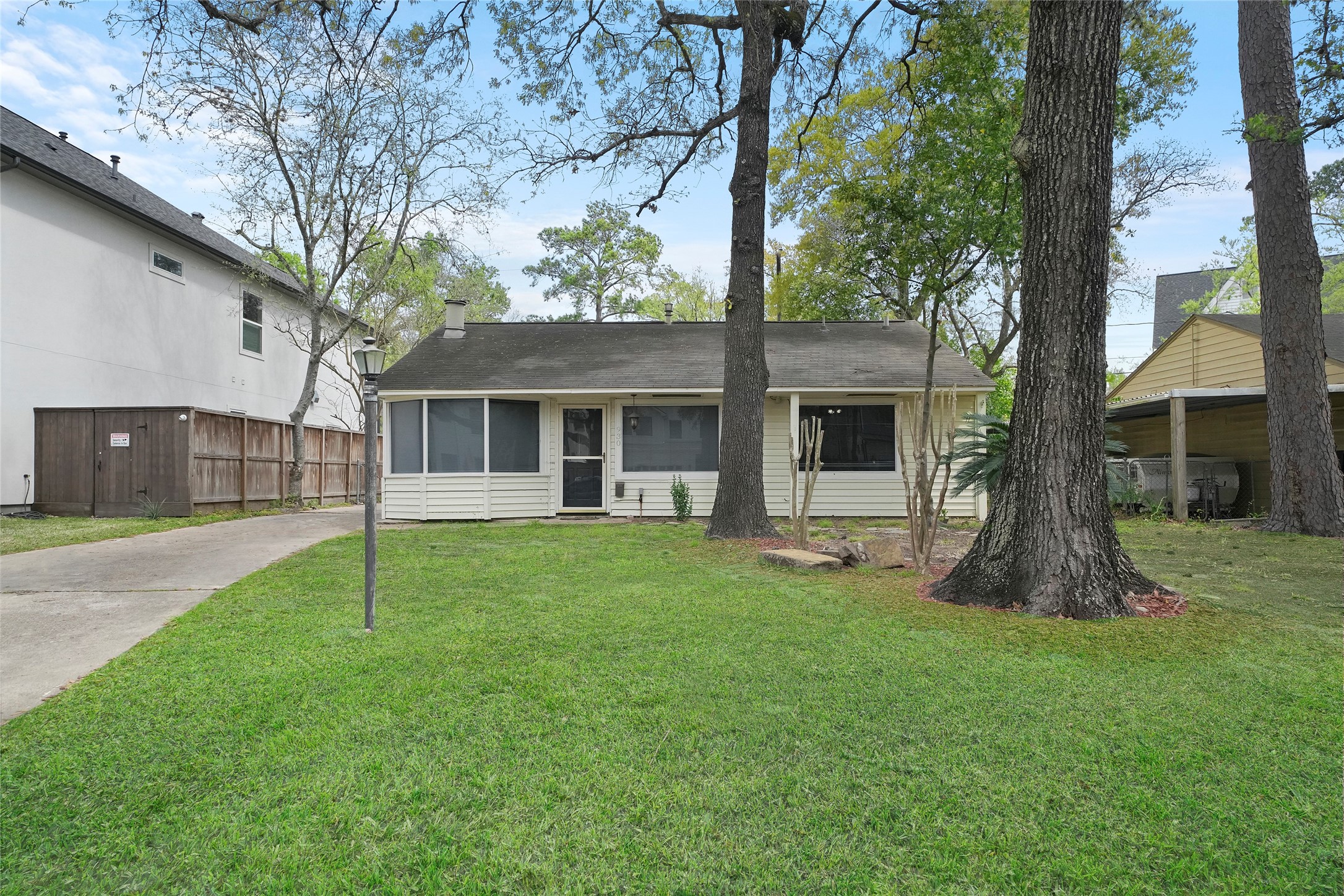 930 42nd Street Property Photo 1