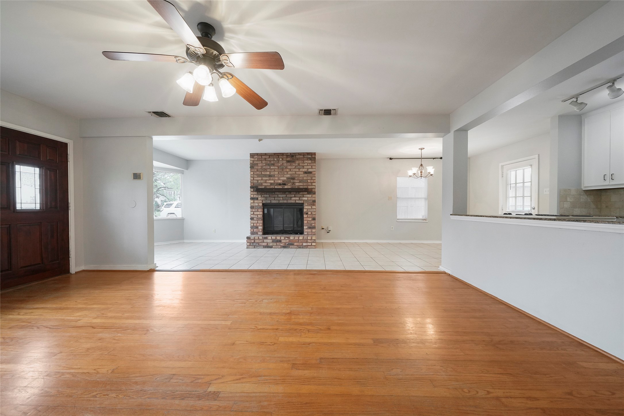 930 42nd Street Property Photo 3