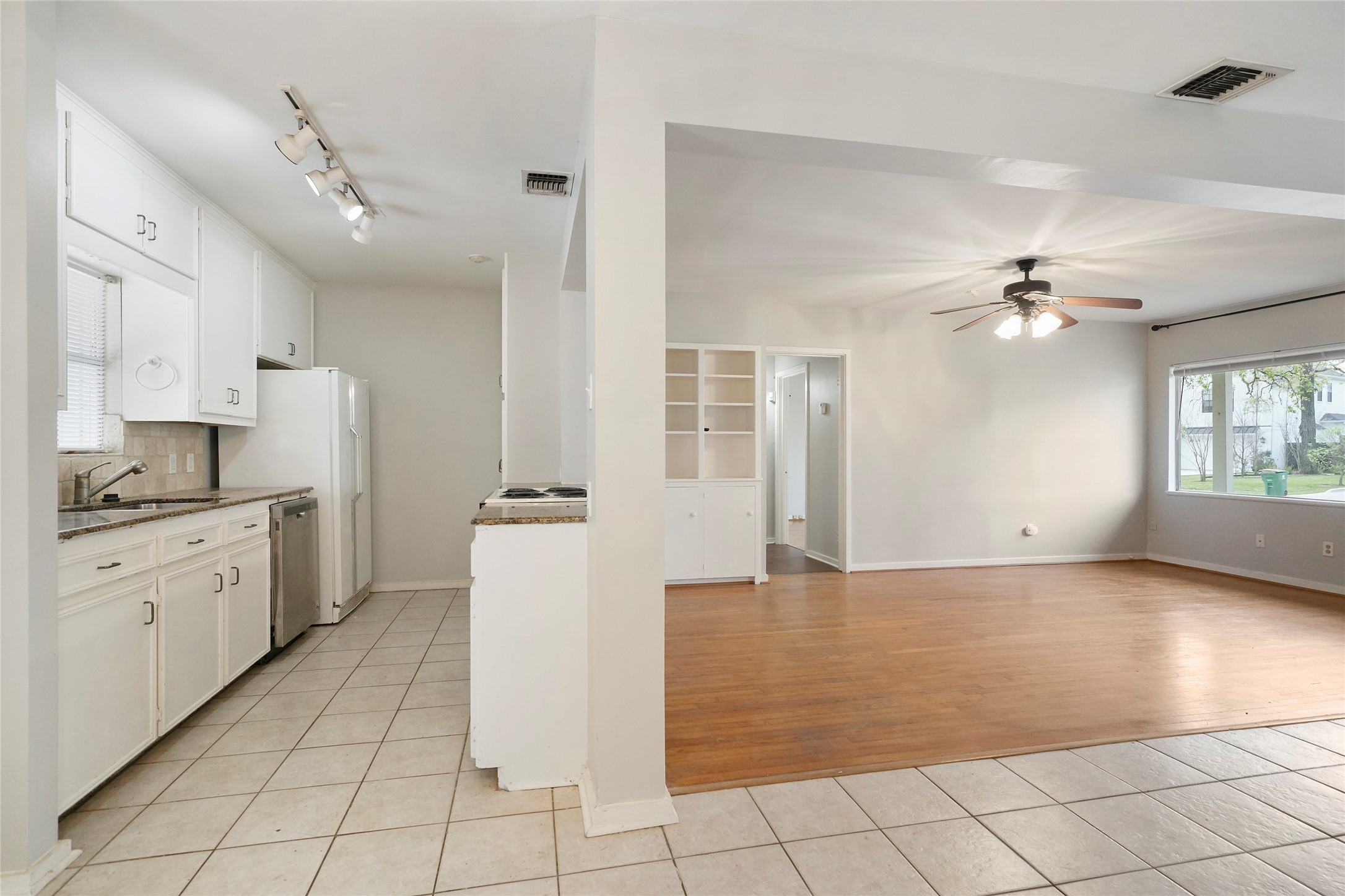 930 42nd Street Property Photo 8