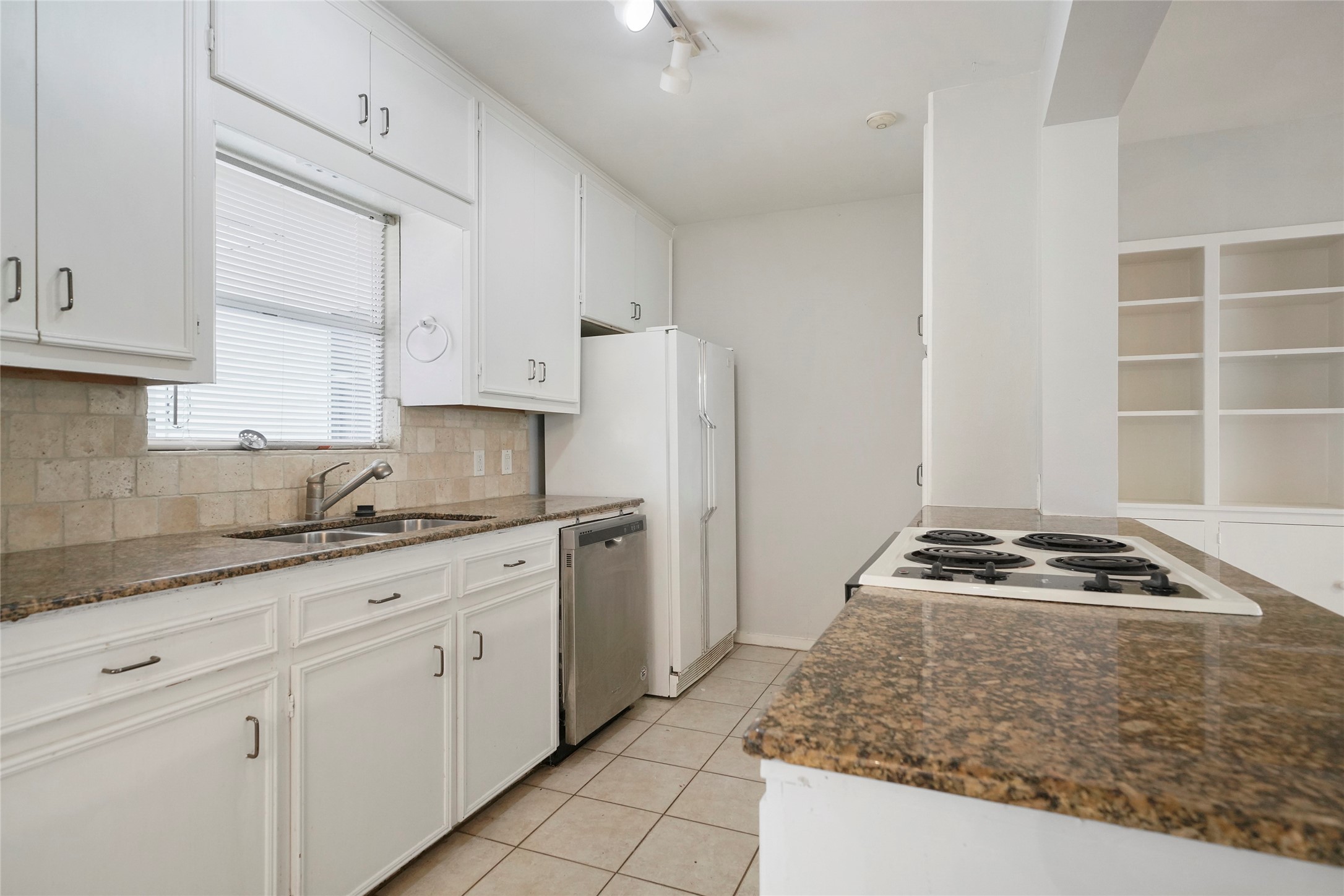 930 42nd Street Property Photo 17