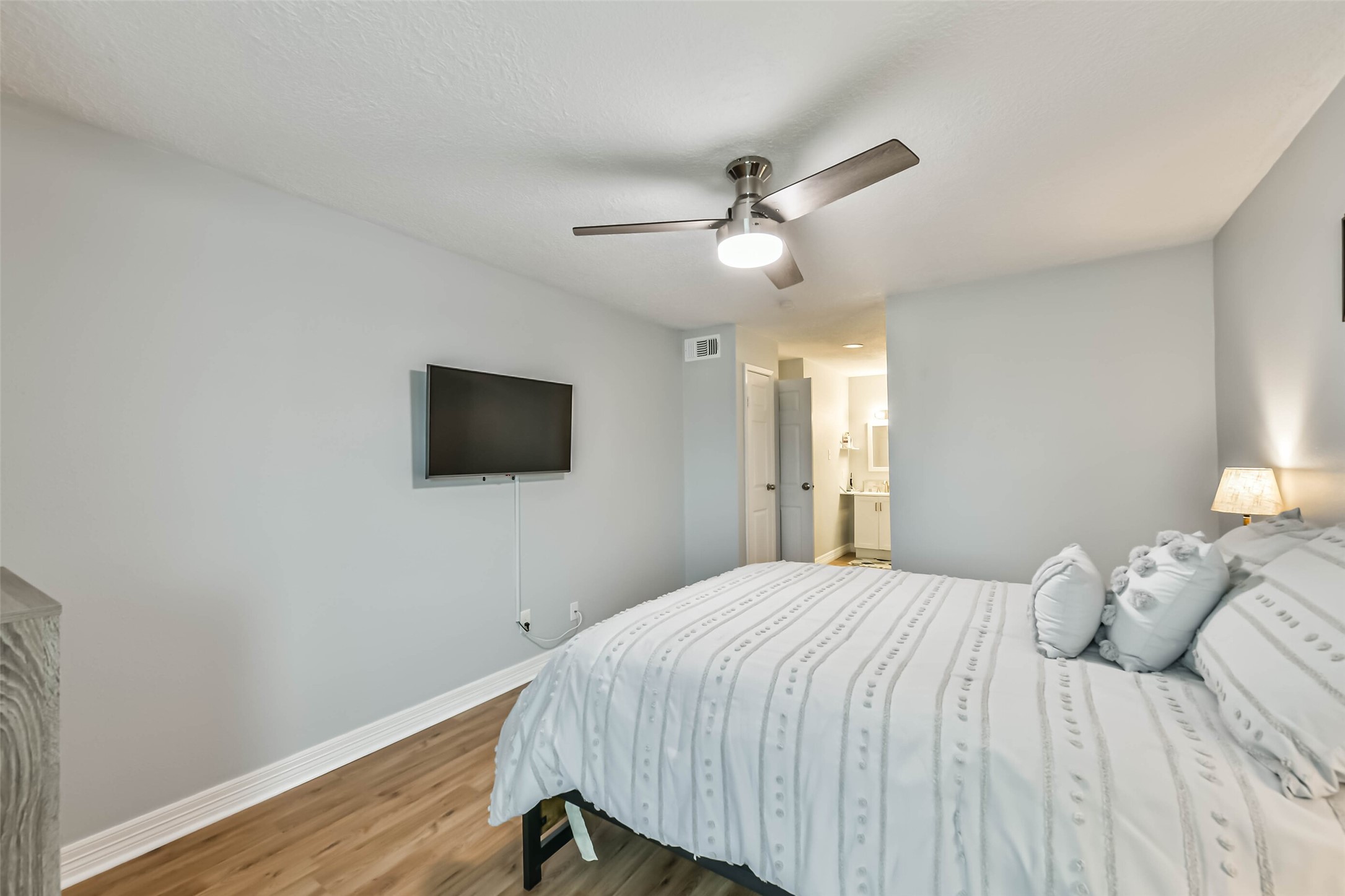7600 Emmett F Lowry Expressway 904 Property Photo 4