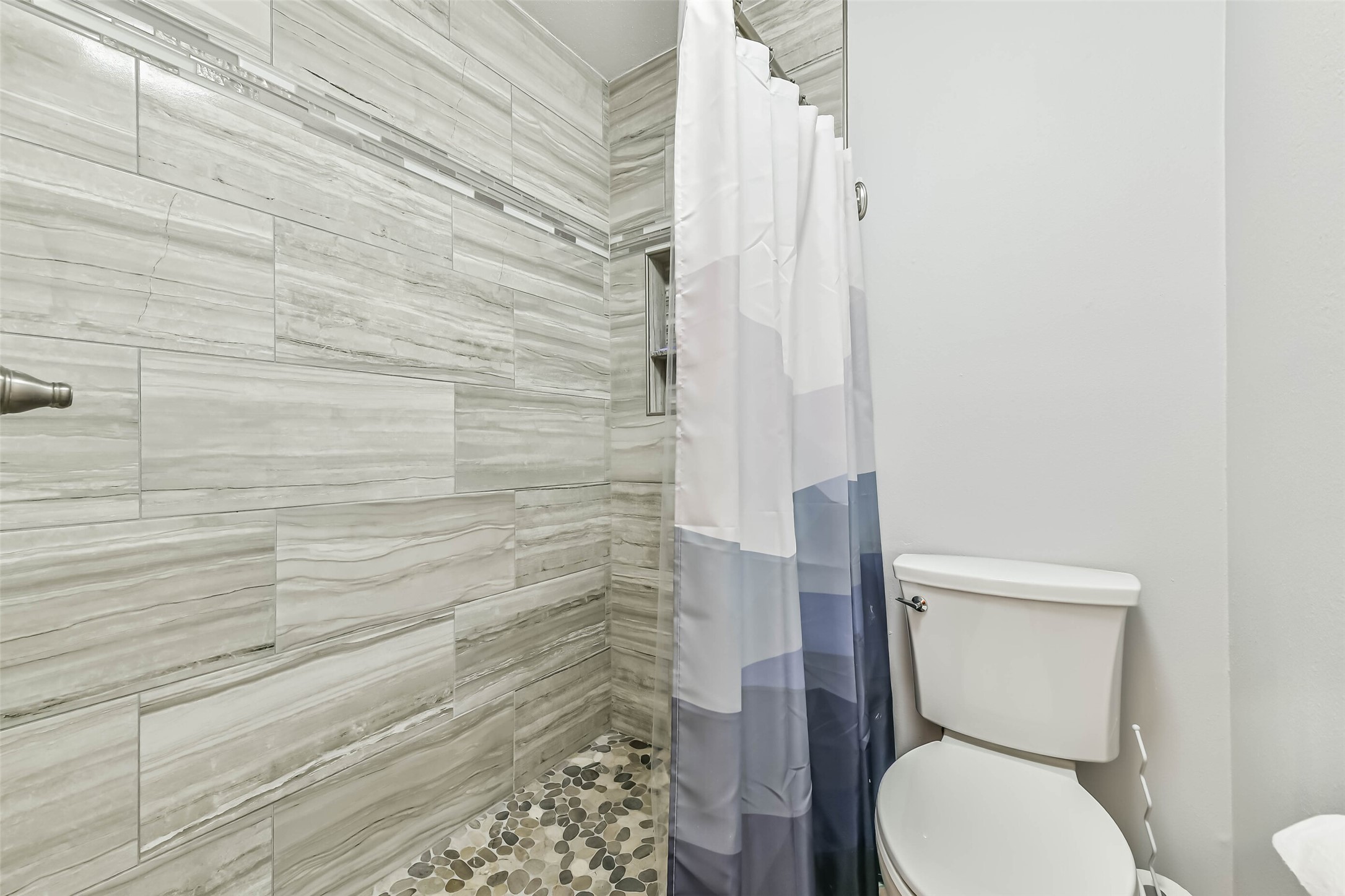 7600 Emmett F Lowry Expressway 904 Property Photo 6