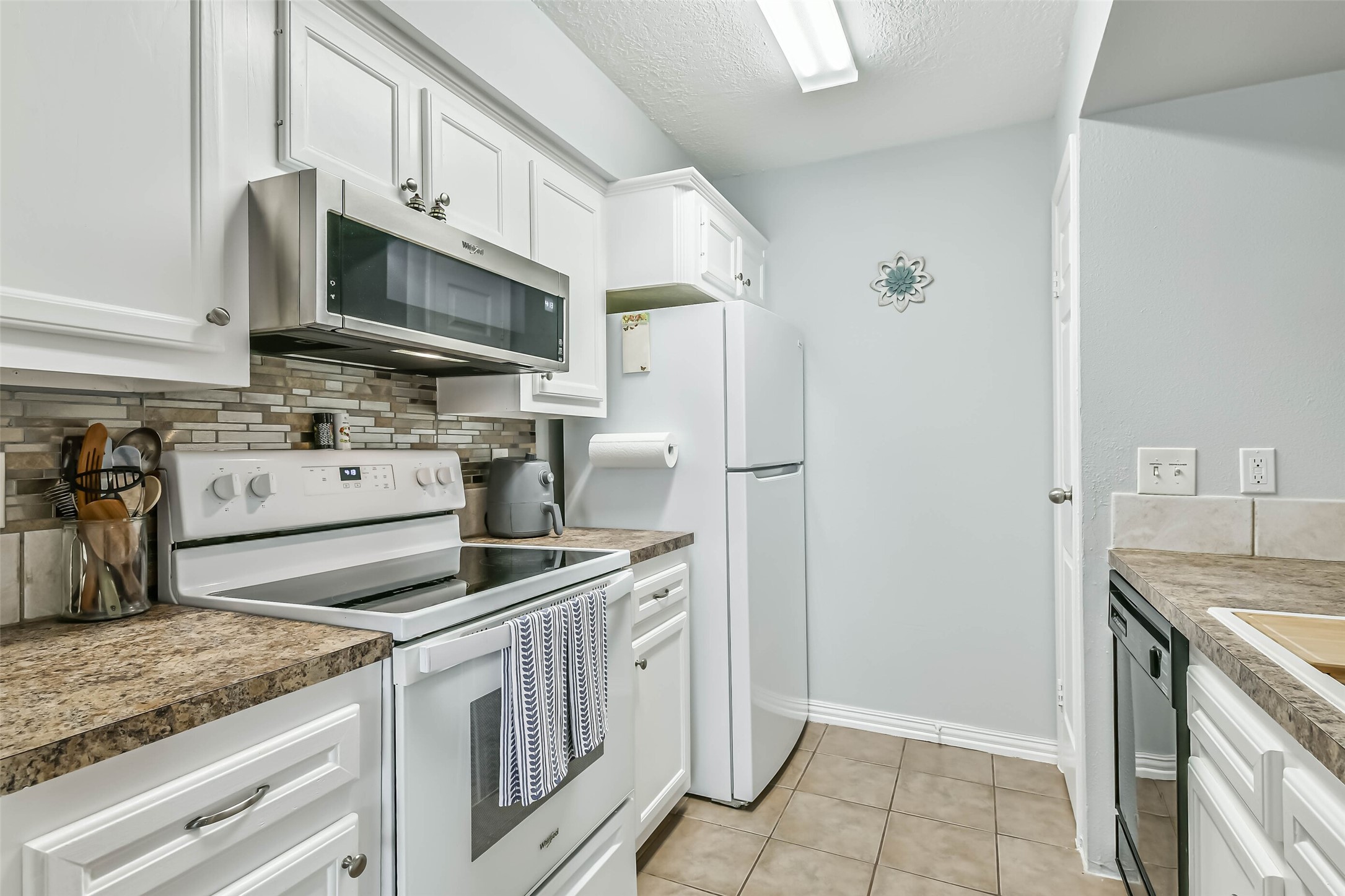 7600 Emmett F Lowry Expressway 904 Property Photo 11