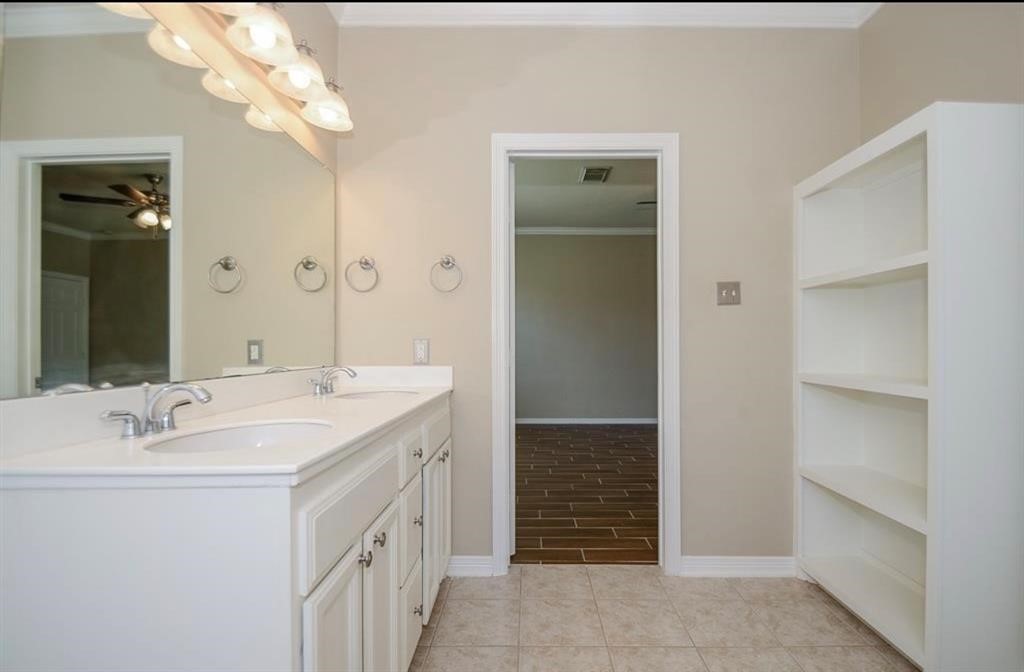 210 Riverway Bluff Lane Property Photo 8