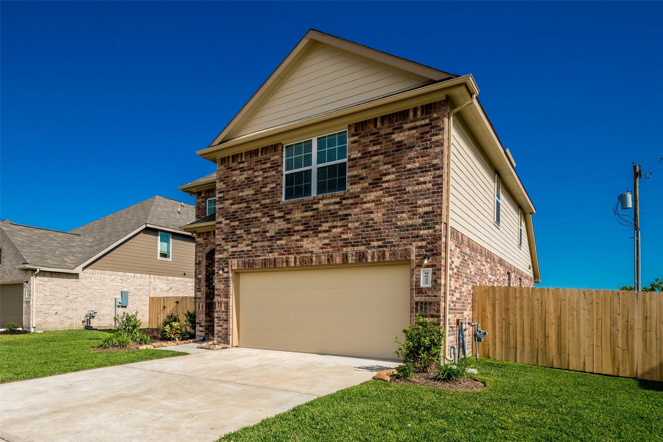 9522 Yellow Rose Drive Property Photo 1