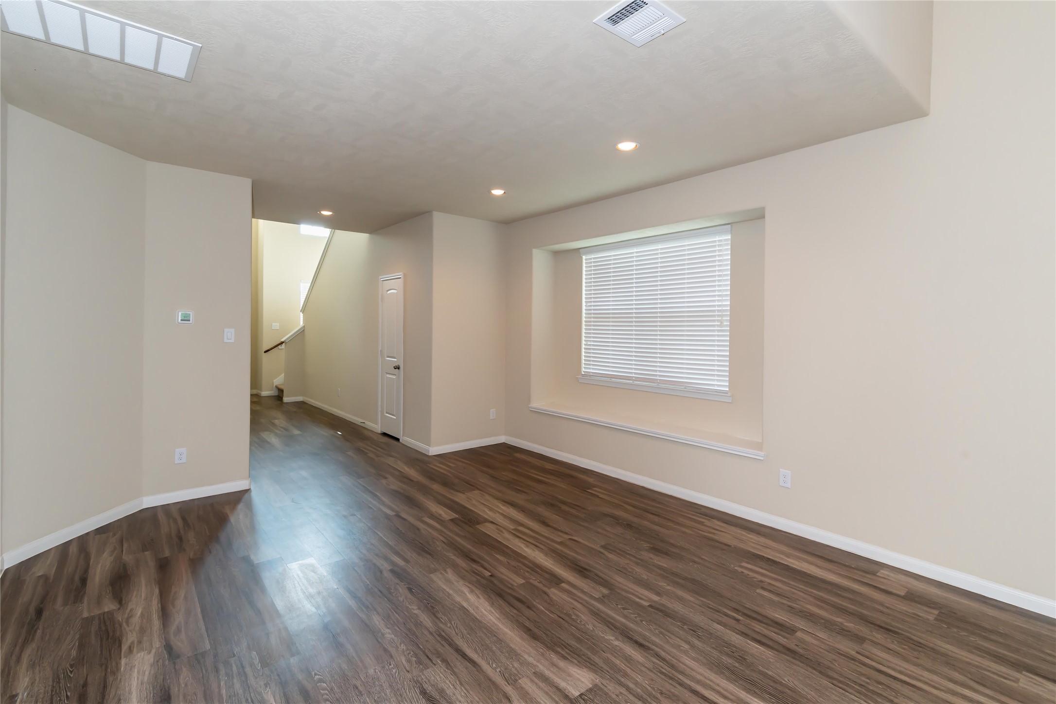 9522 Yellow Rose Drive Property Photo 6