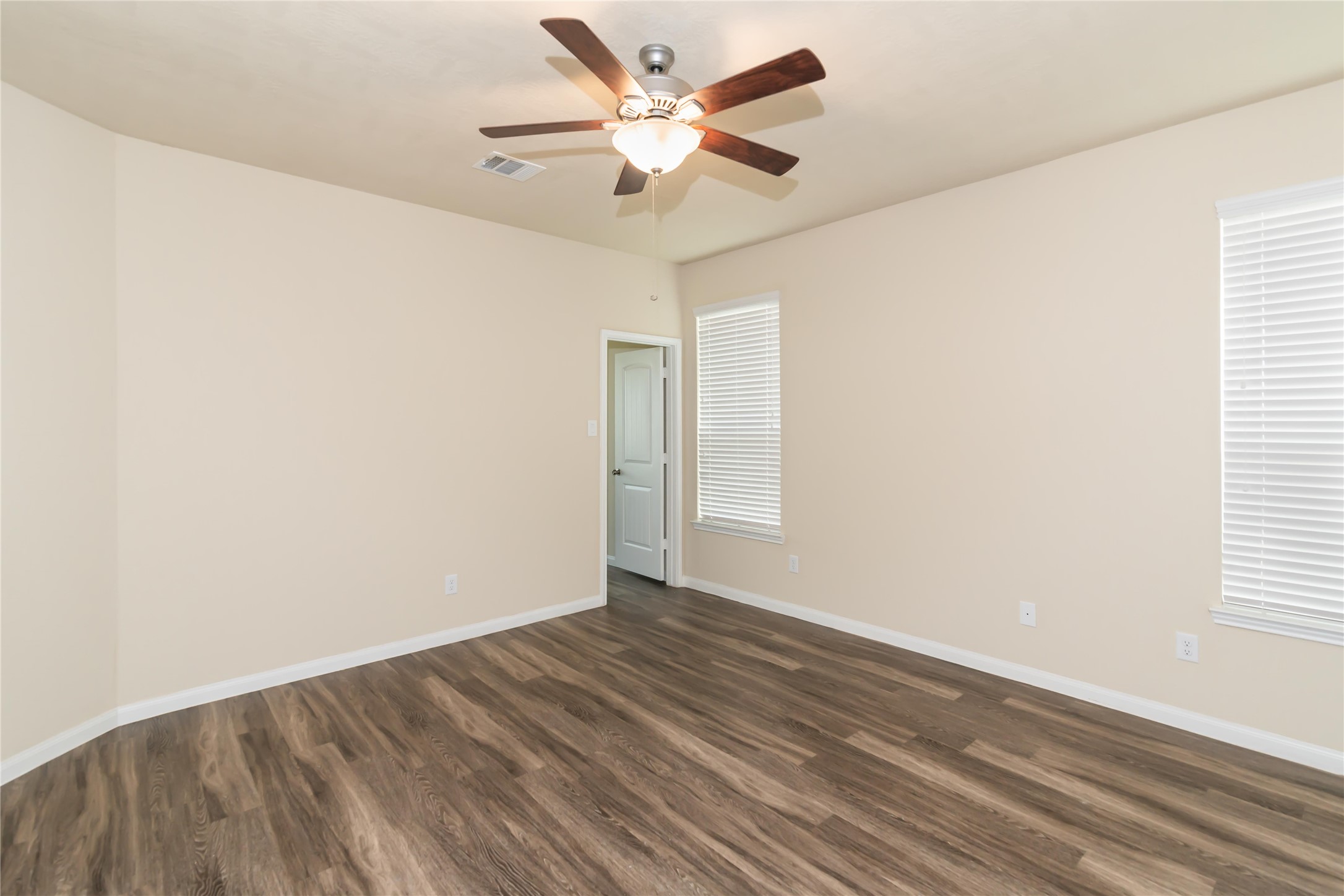 9522 Yellow Rose Drive Property Photo 7