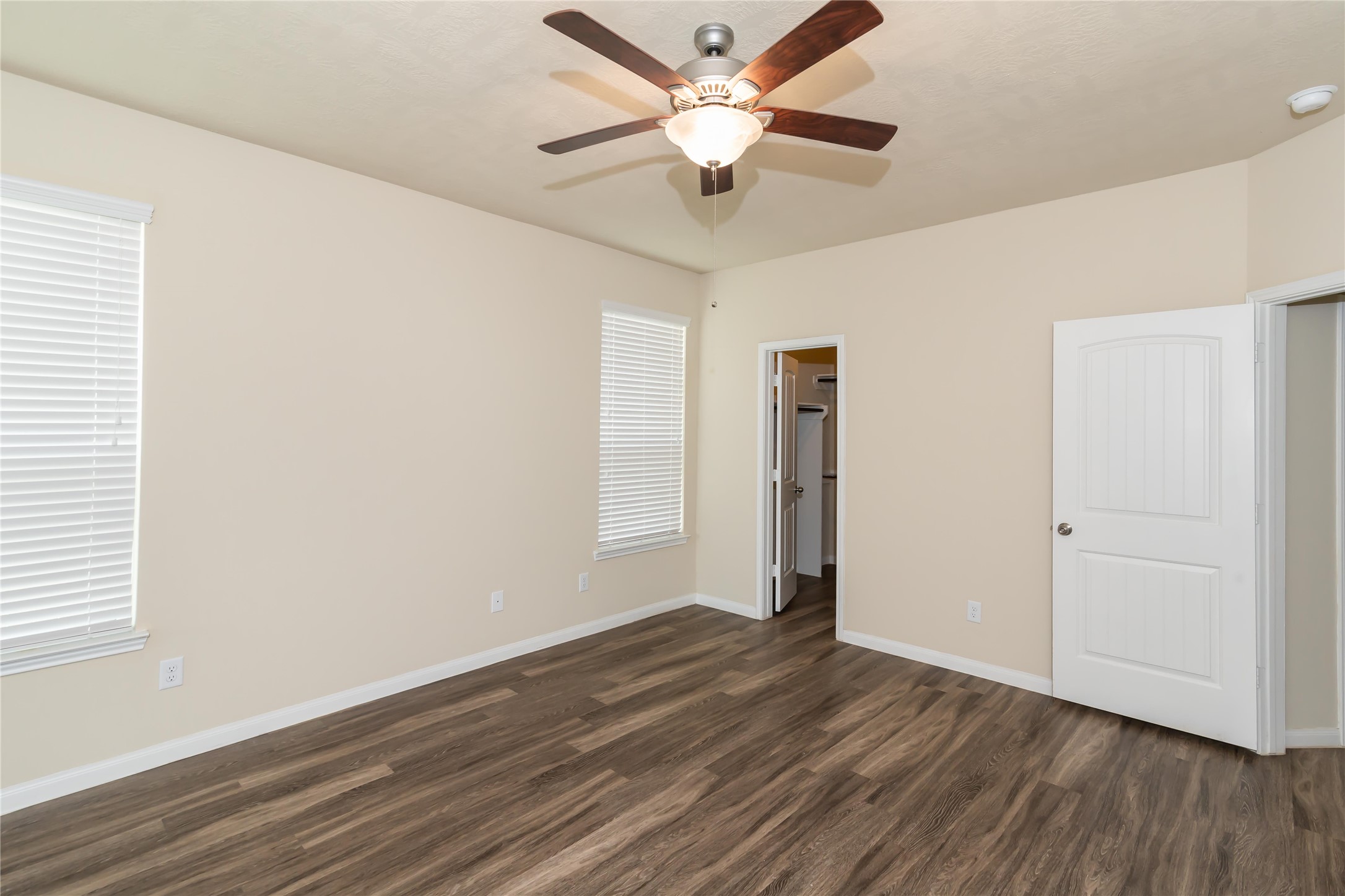9522 Yellow Rose Drive Property Photo 8