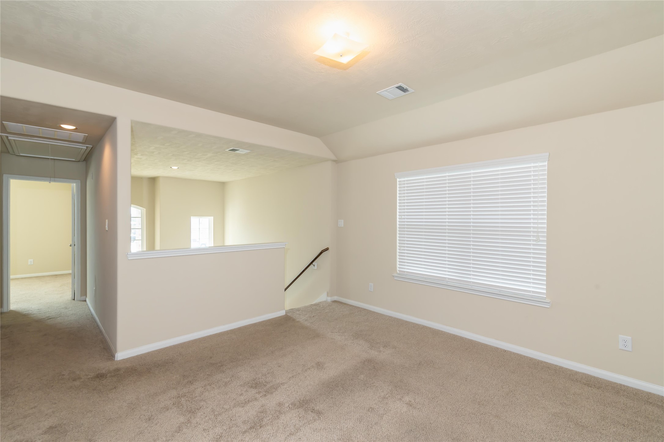 9522 Yellow Rose Drive Property Photo 10