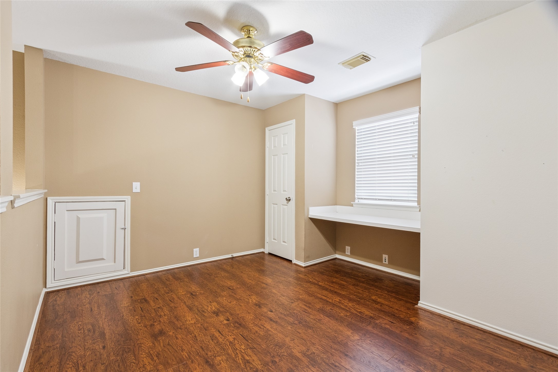 10306 Logan Bridge Lane Property Photo 18