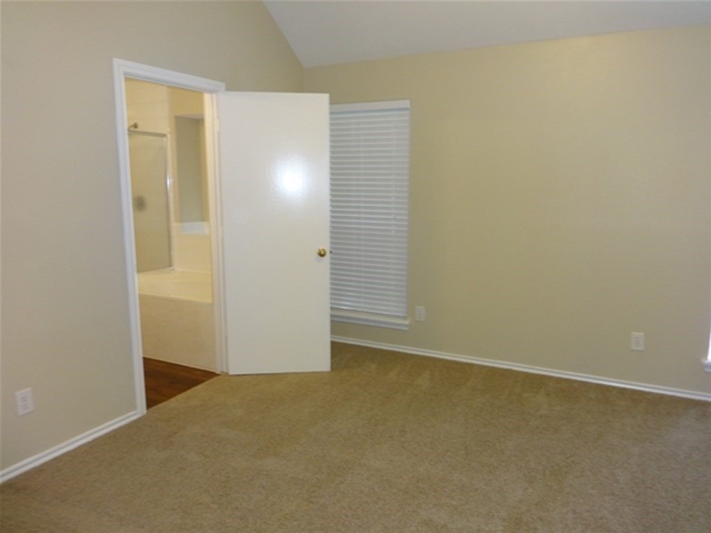 1103 Lochmoor Lane Property Photo 8