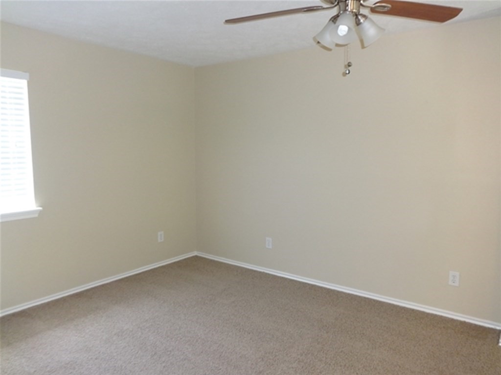 1103 Lochmoor Lane Property Photo 9
