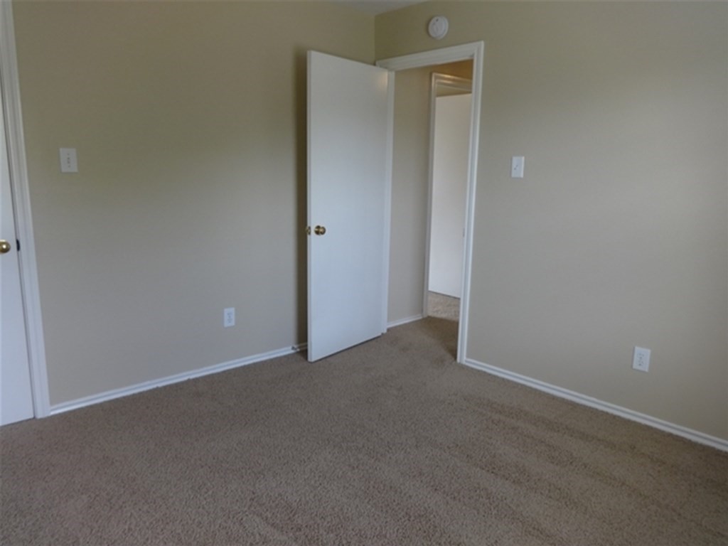 1103 Lochmoor Lane Property Photo 12