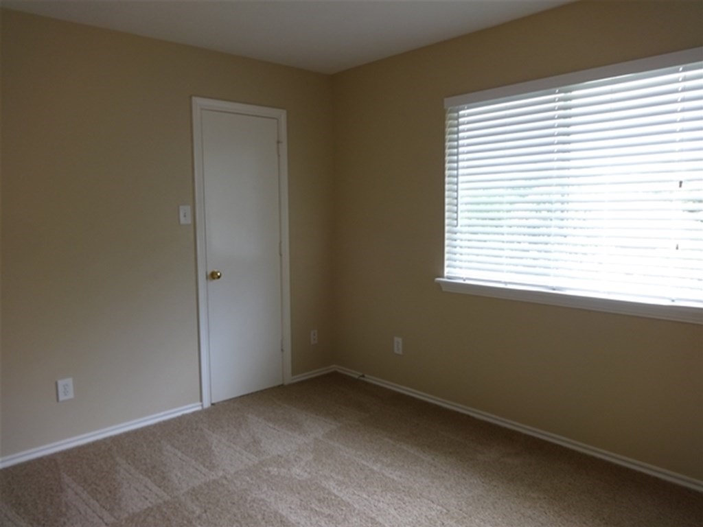 1103 Lochmoor Lane Property Photo 13